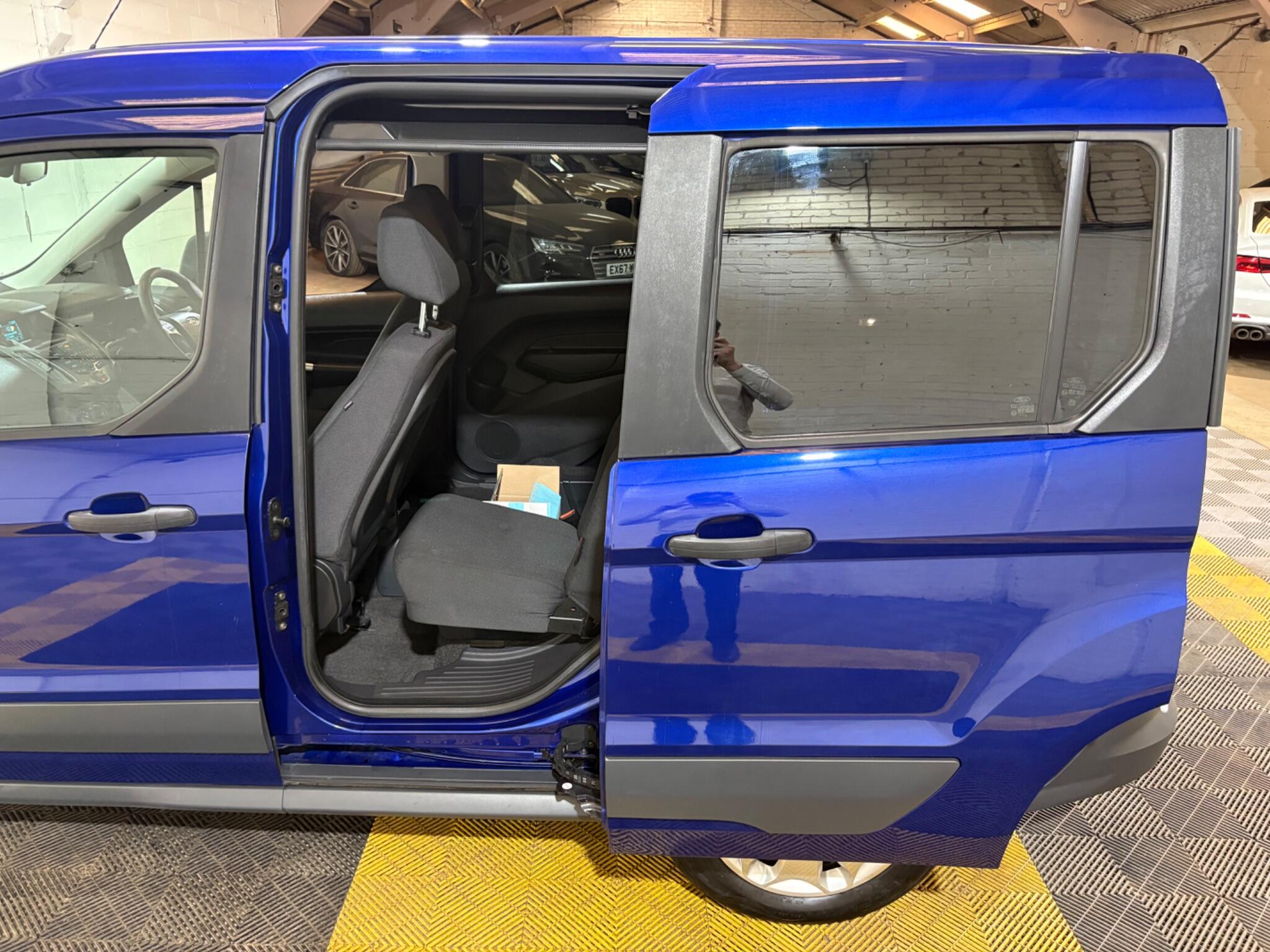 Ford Tourneo Connect view 57