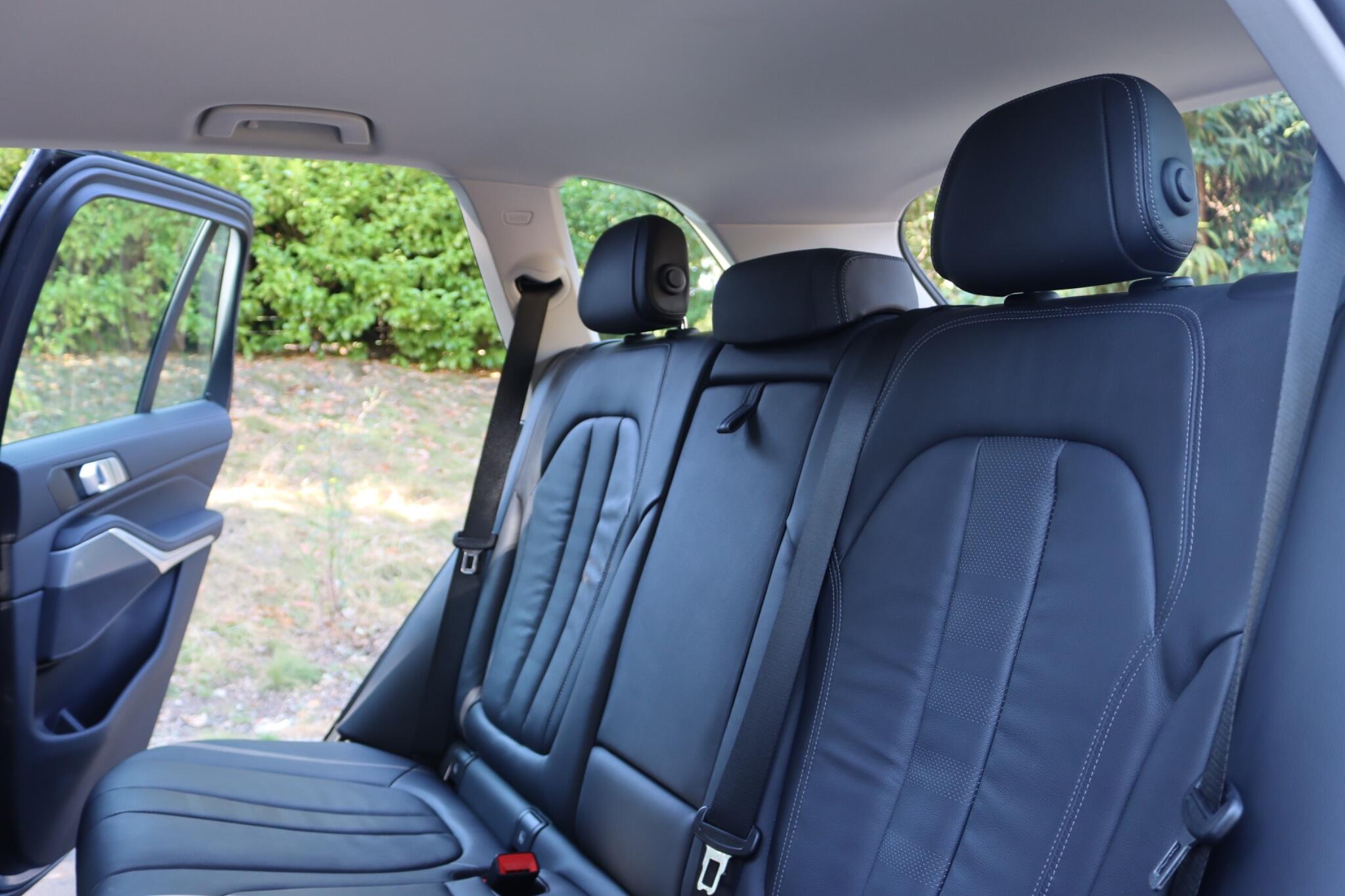 BMW X5 view 5
