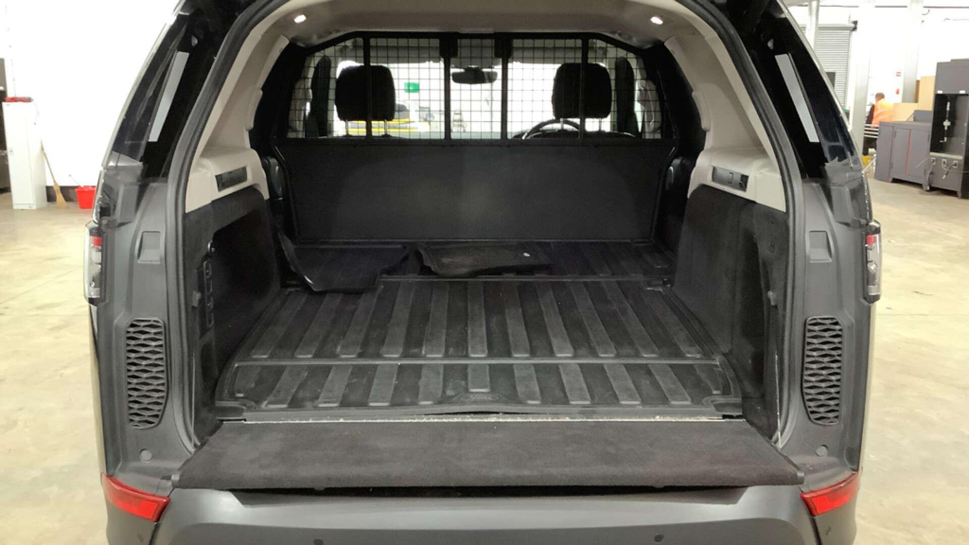 Land Rover Discovery view 10