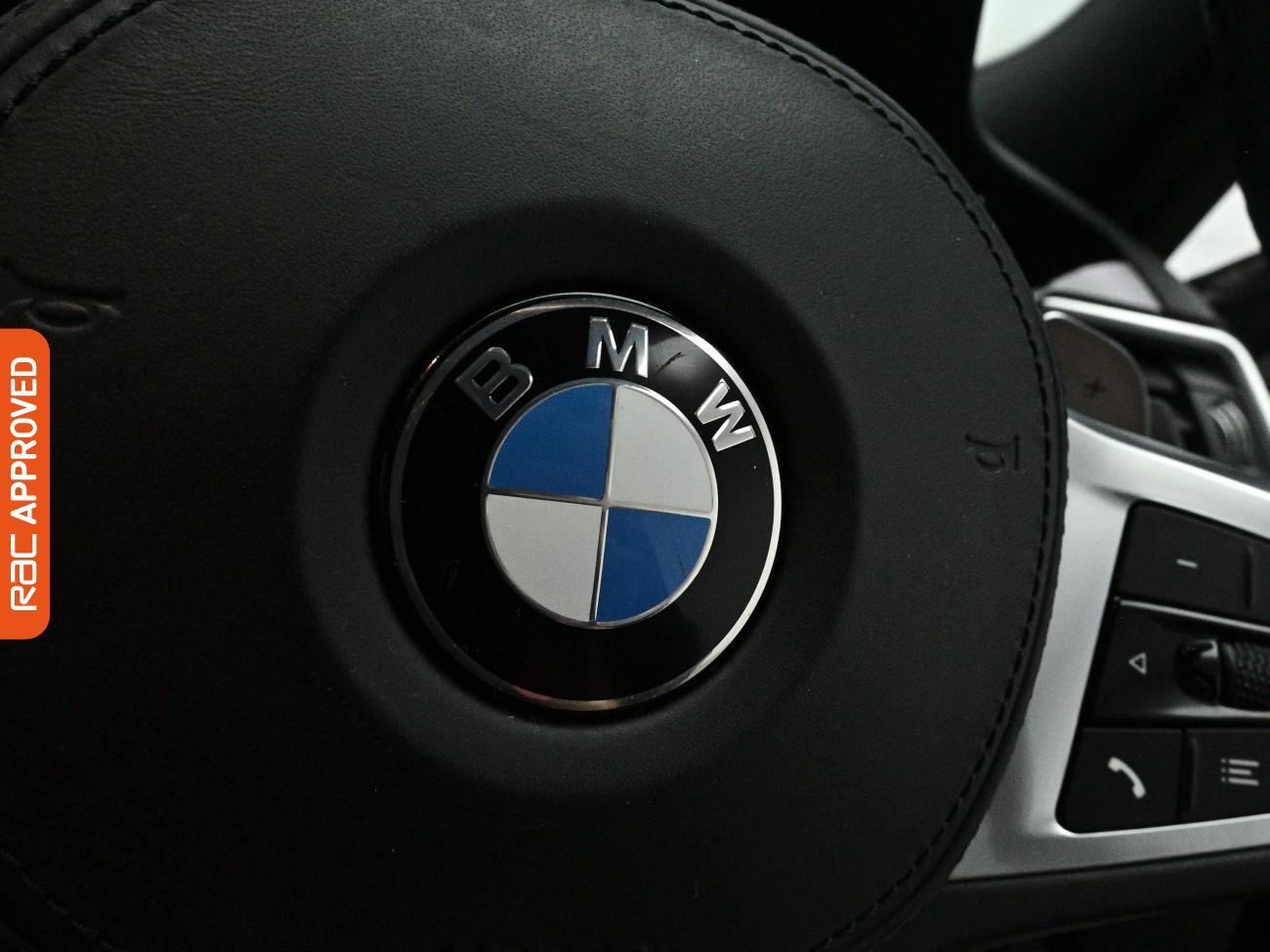 BMW 3 Series view 22