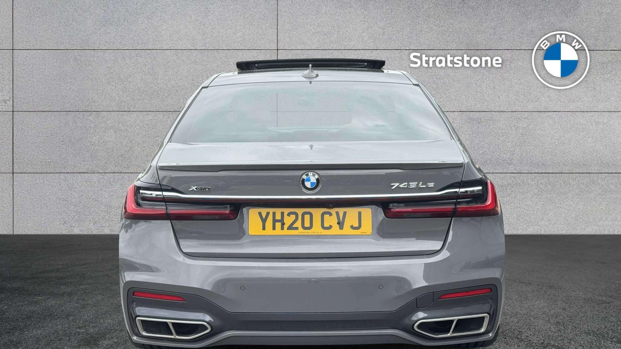 BMW 7 Series view 21