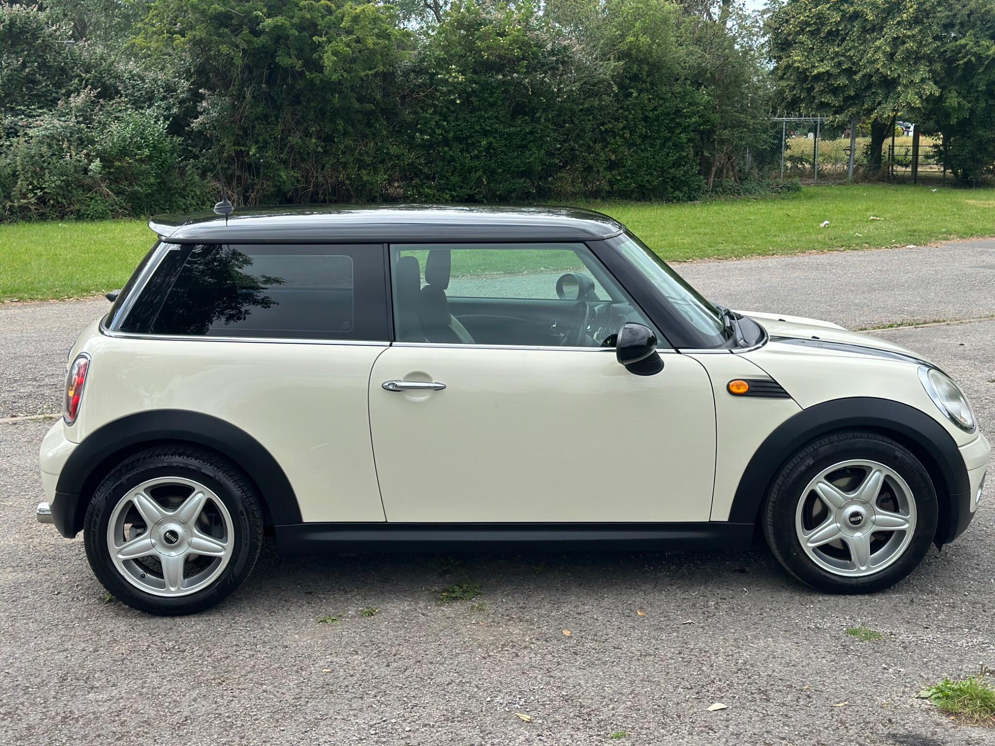 Mini Hatch view 24