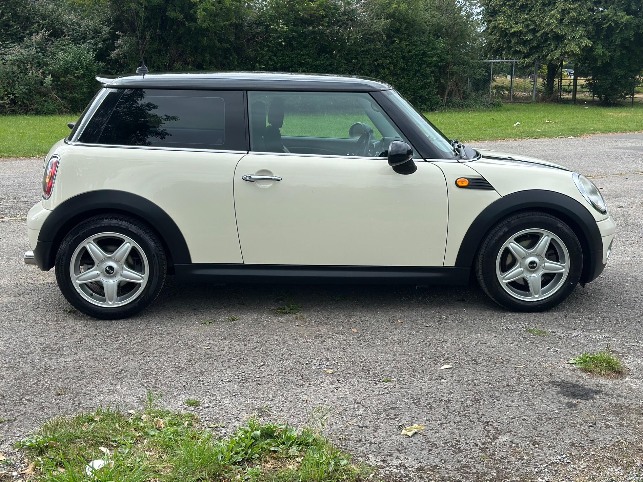 Mini Hatch view 23