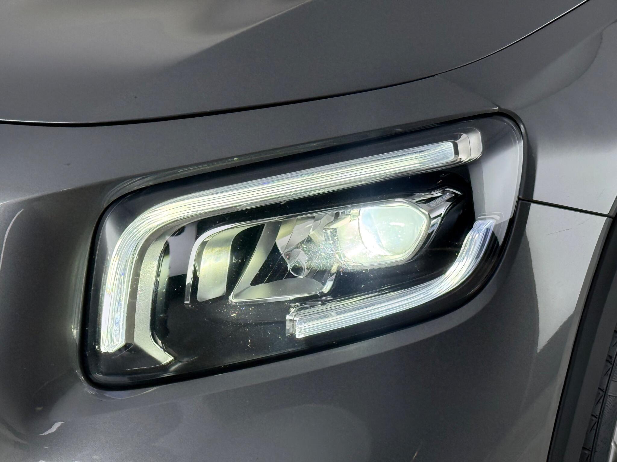 Mercedes-Benz GLB view 14