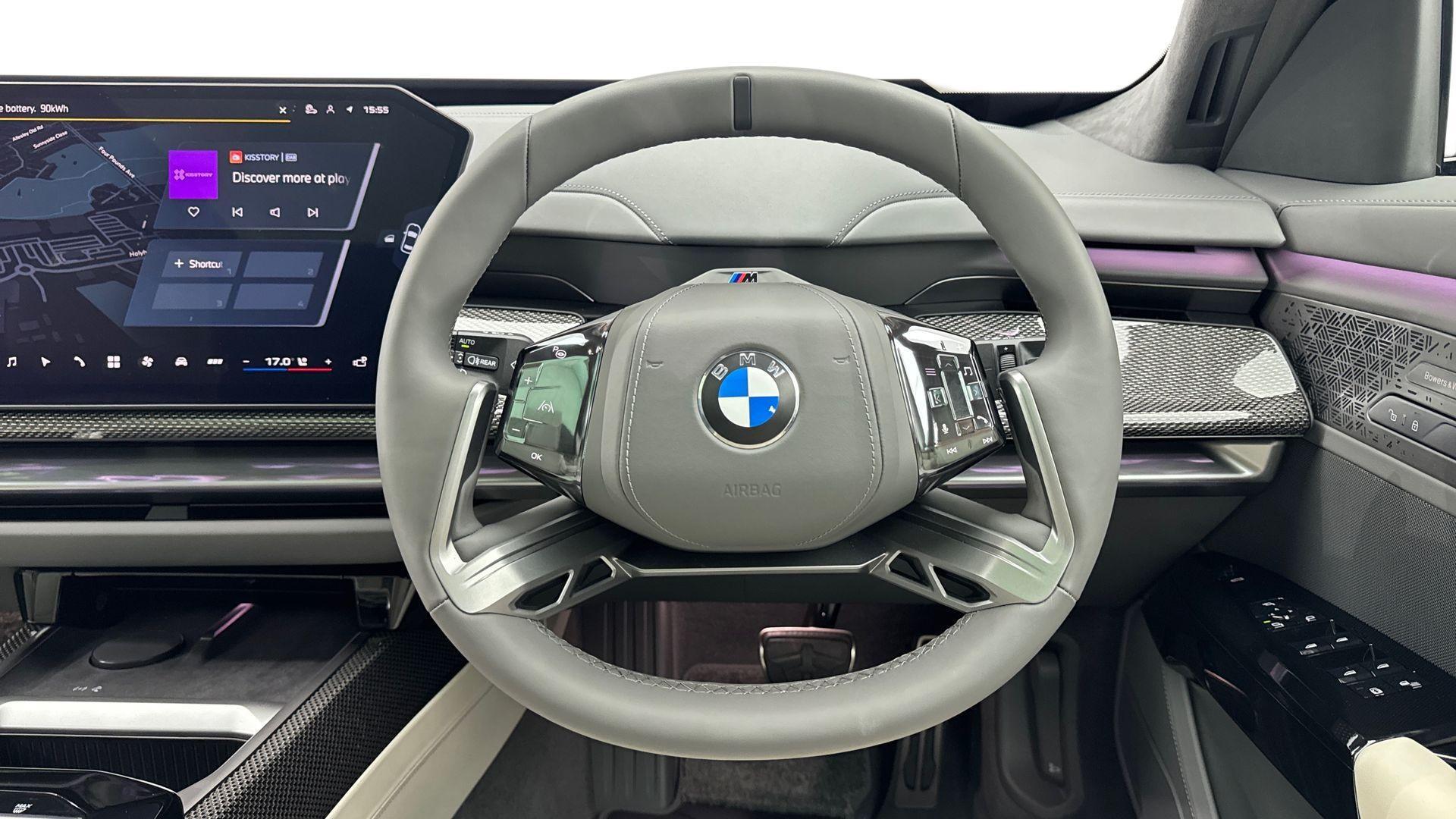 BMW i7 view 5