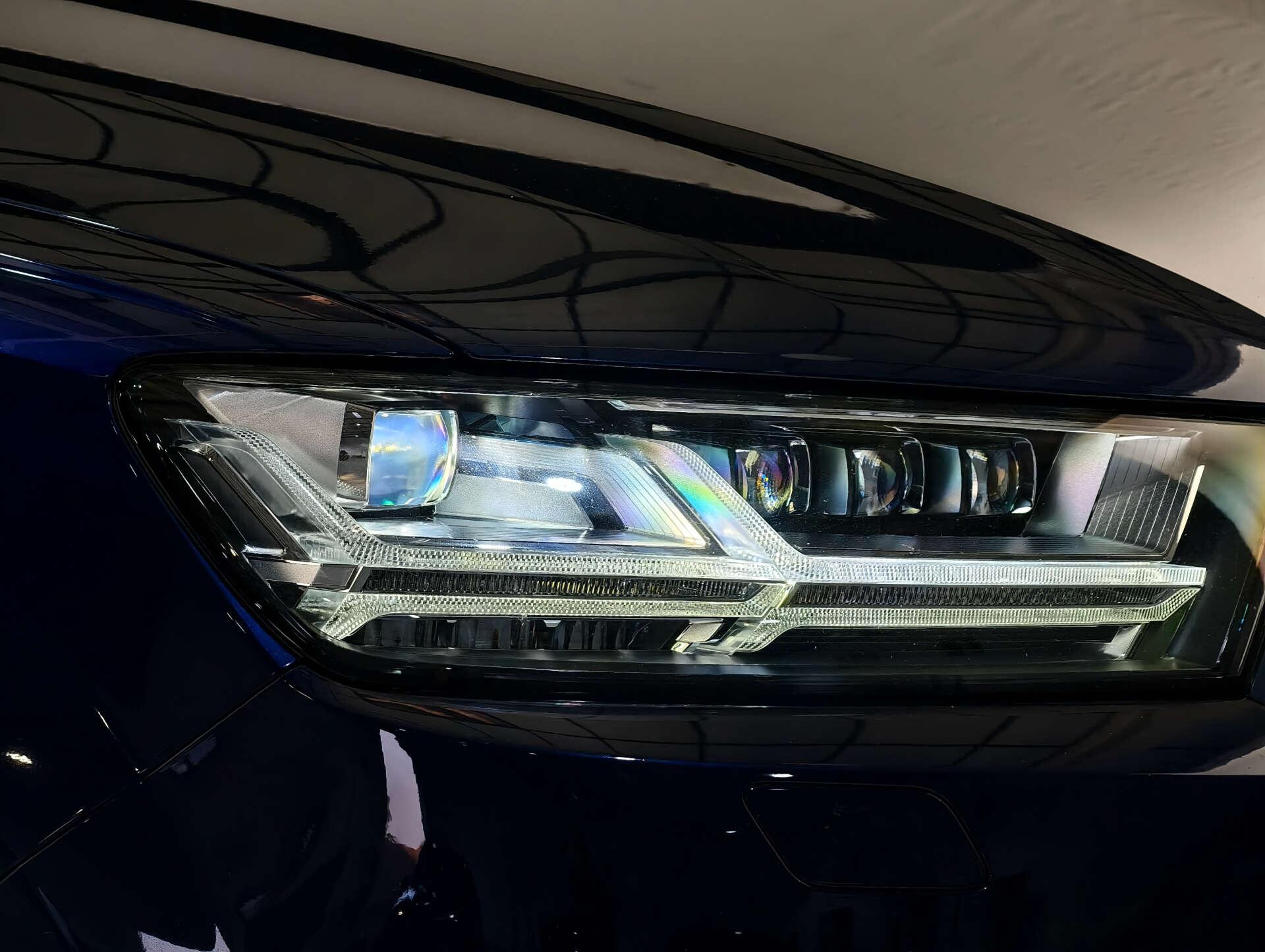 Audi SQ7 view 7