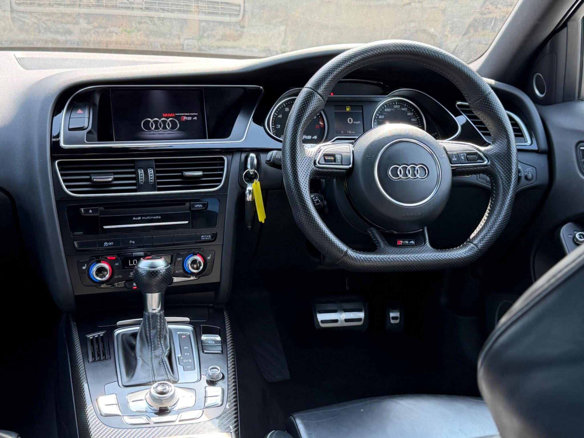 Audi RS4 view 24