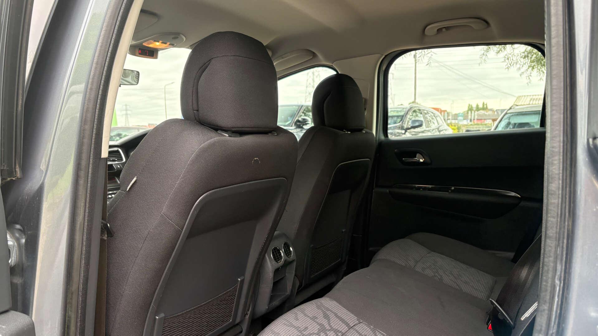 Peugeot 3008 view 12