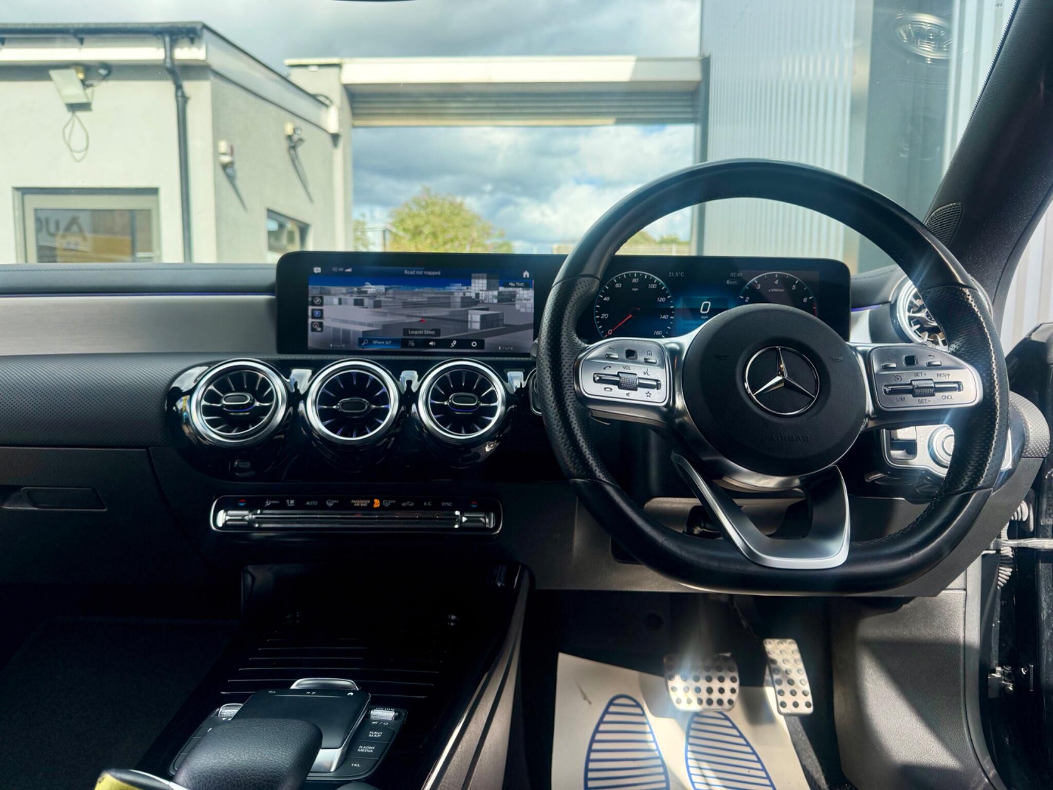 Mercedes-Benz Cla view 10