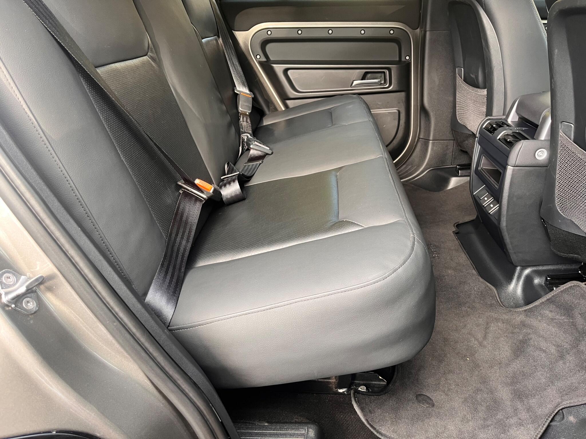 Land Rover Defender view 33