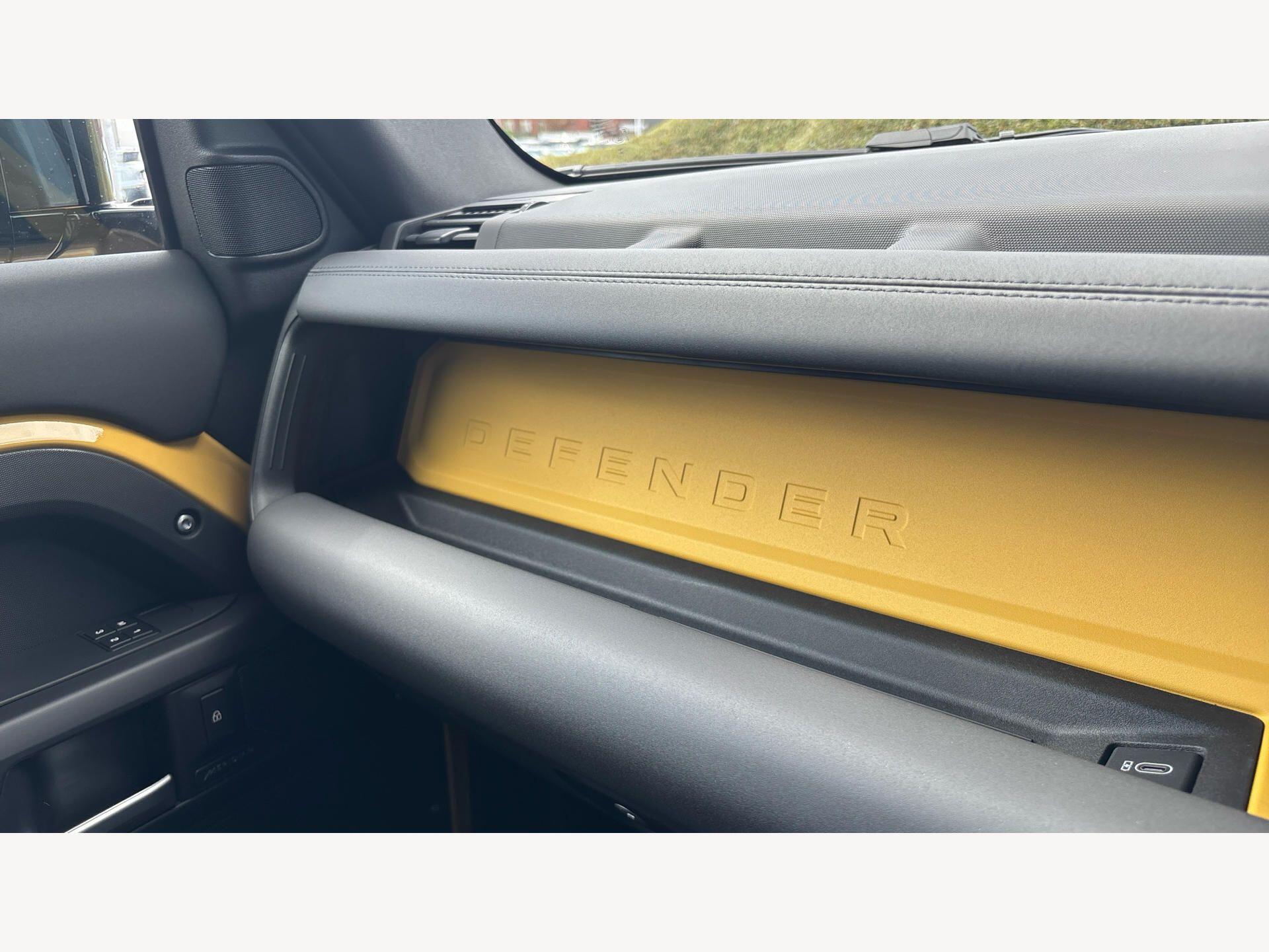 Land Rover Defender view 28