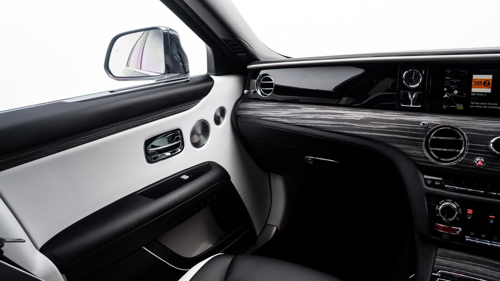Rolls-Royce Ghost view 24