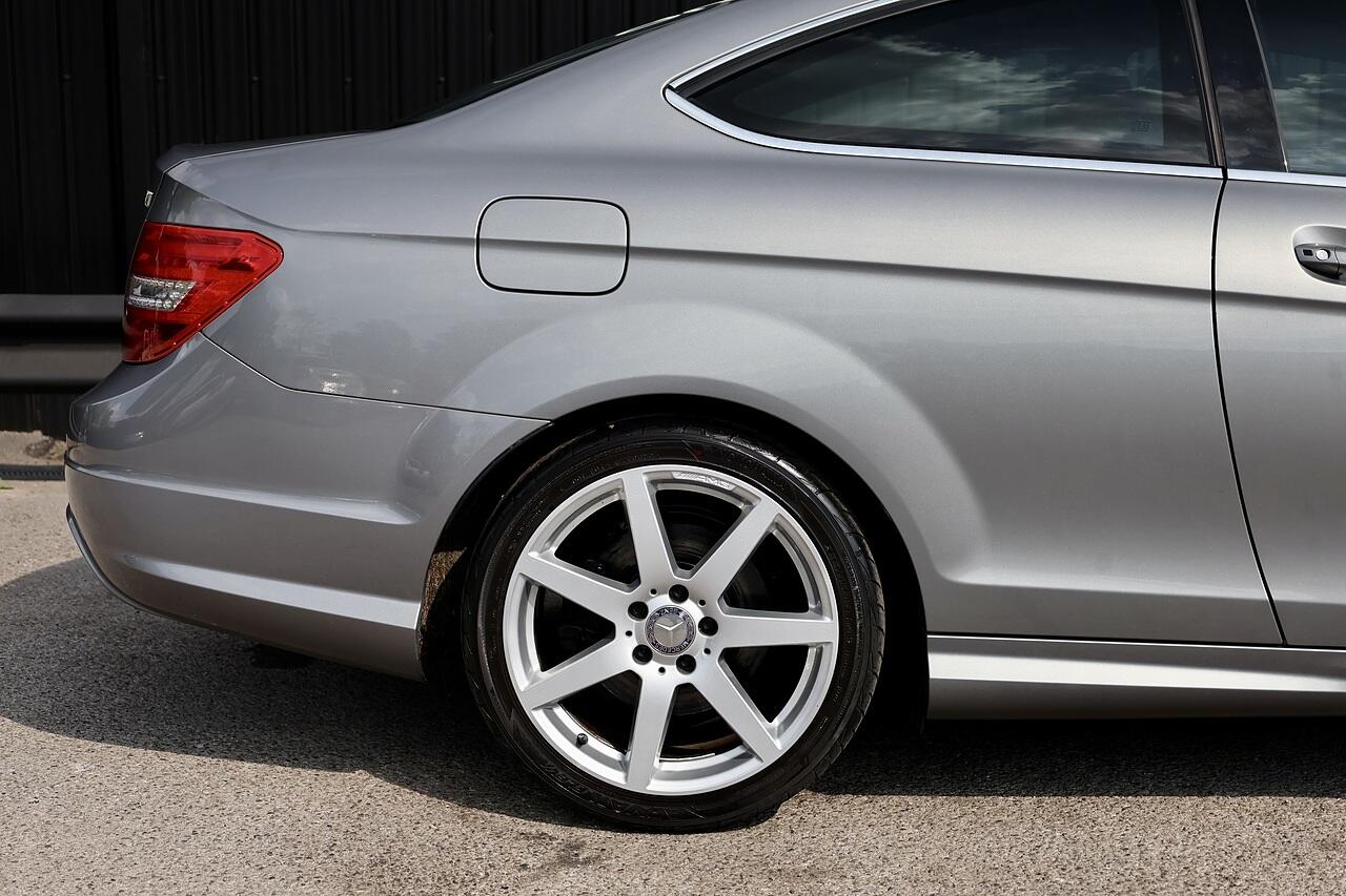 Mercedes-Benz C Class view 22