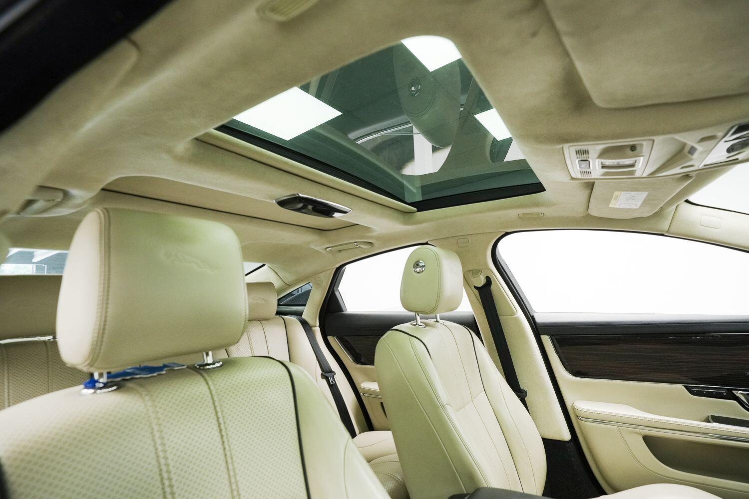 Jaguar XJ view 13