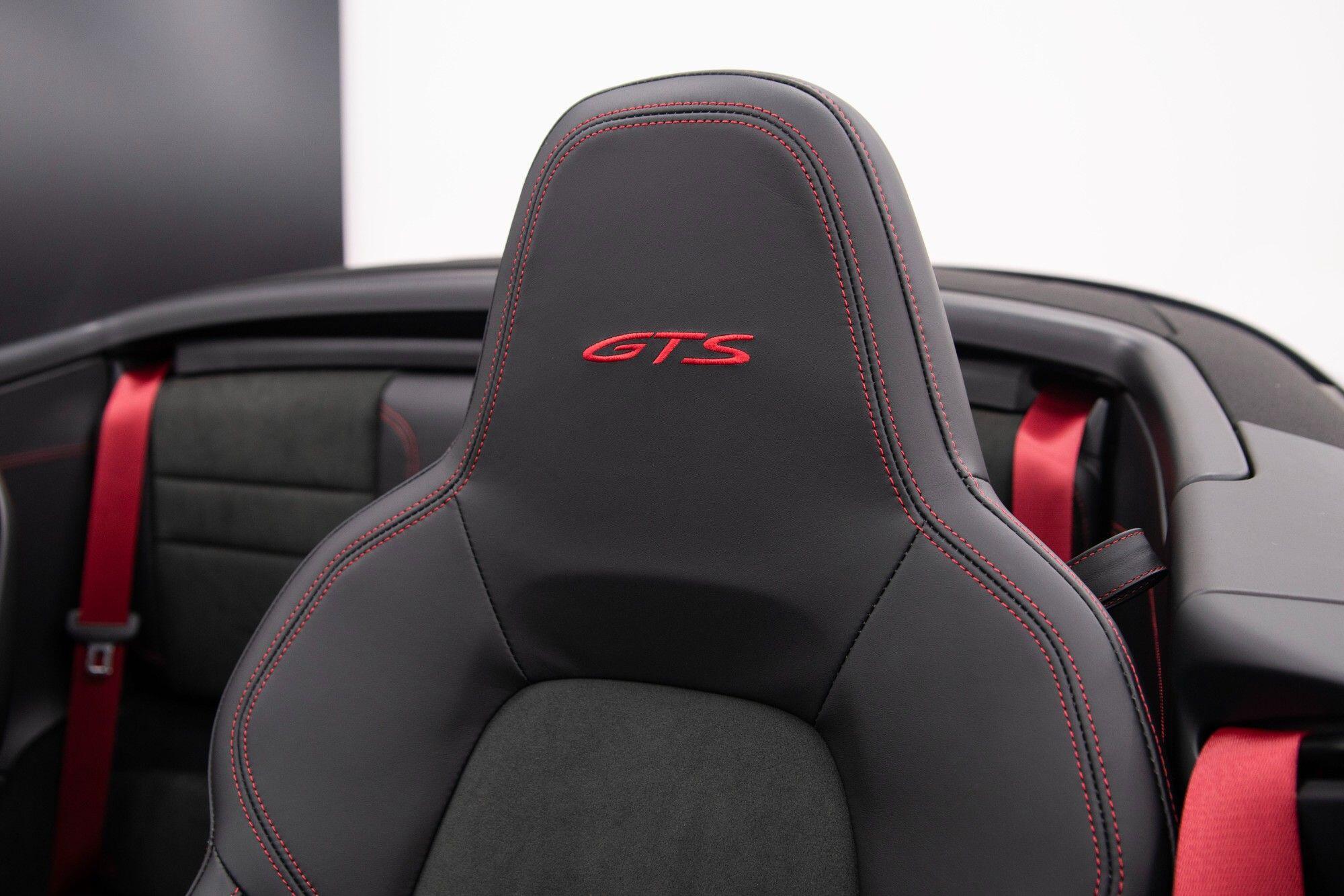Porsche 911 view 30