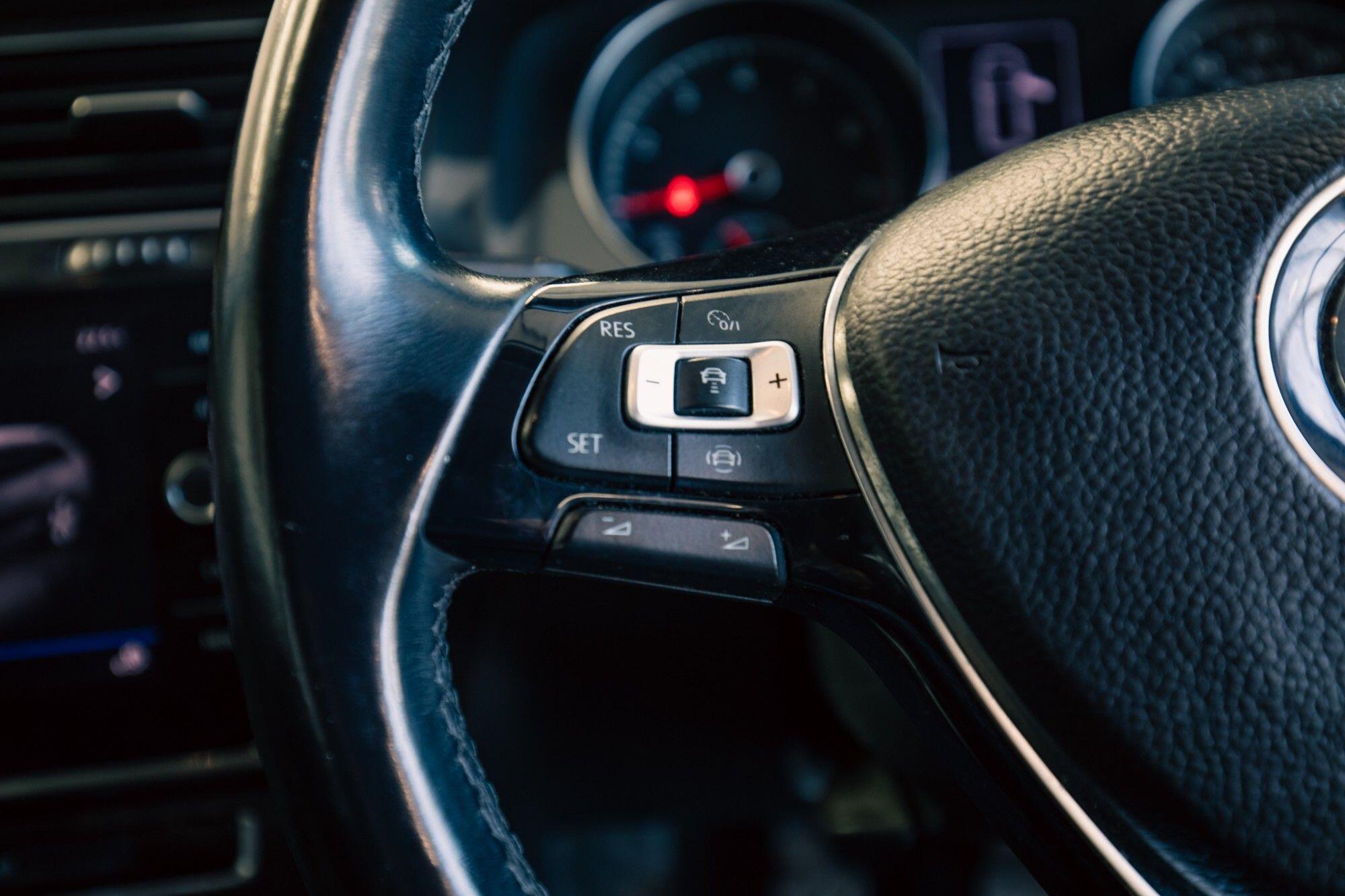 Volkswagen Golf view 12