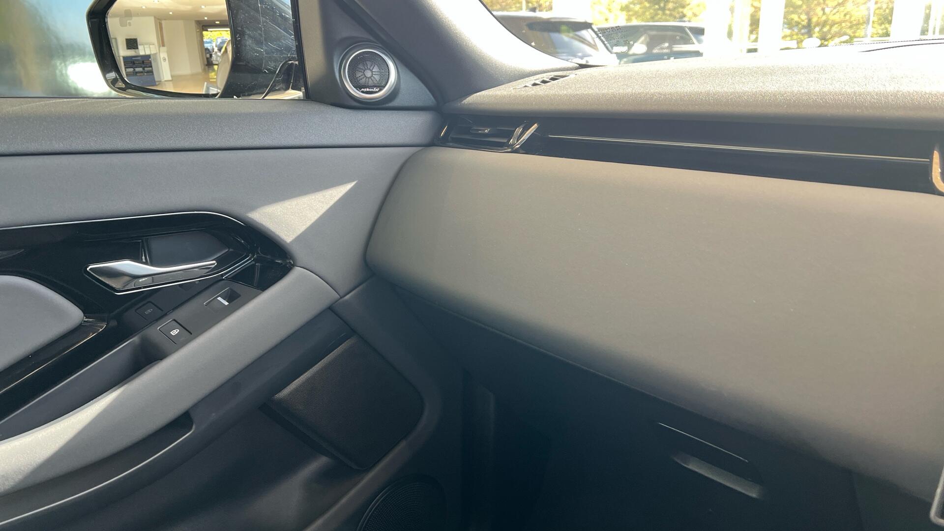 Land Rover Range Rover Evoque view 41
