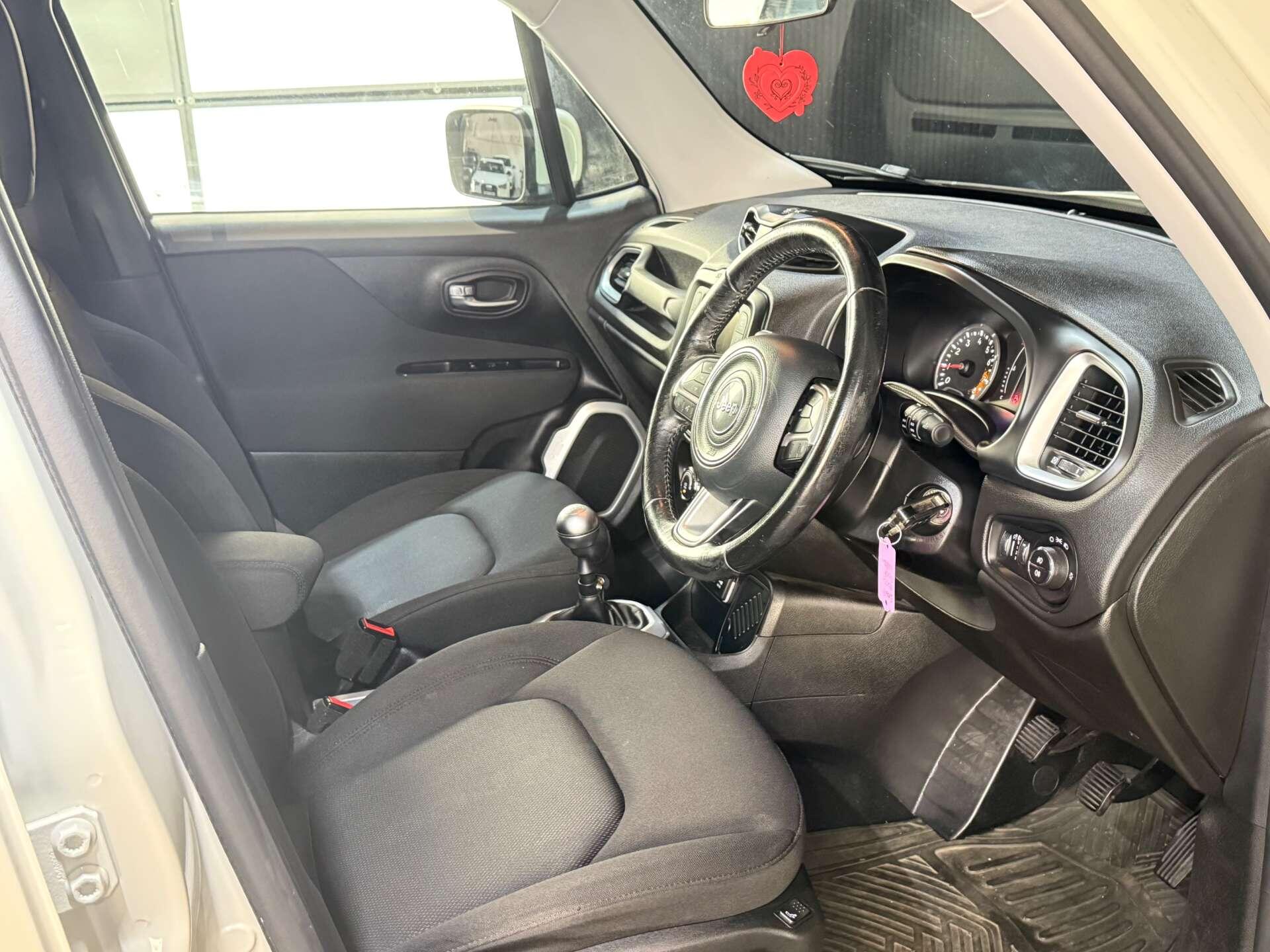 Jeep Renegade view 21