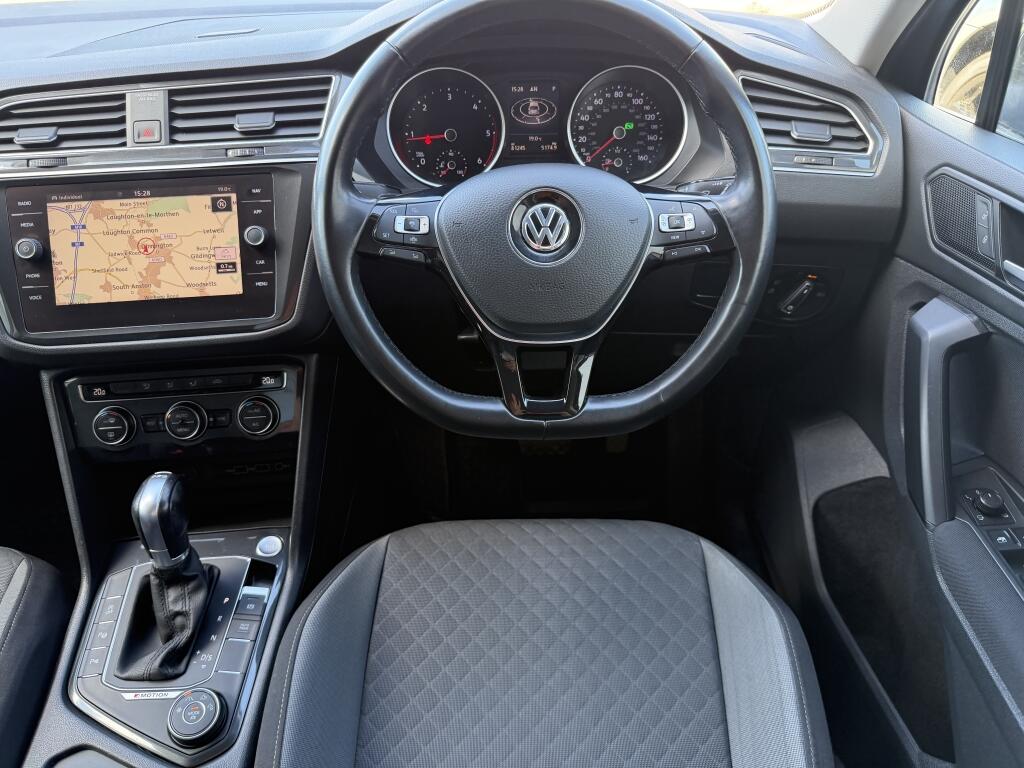 Volkswagen Tiguan view 9
