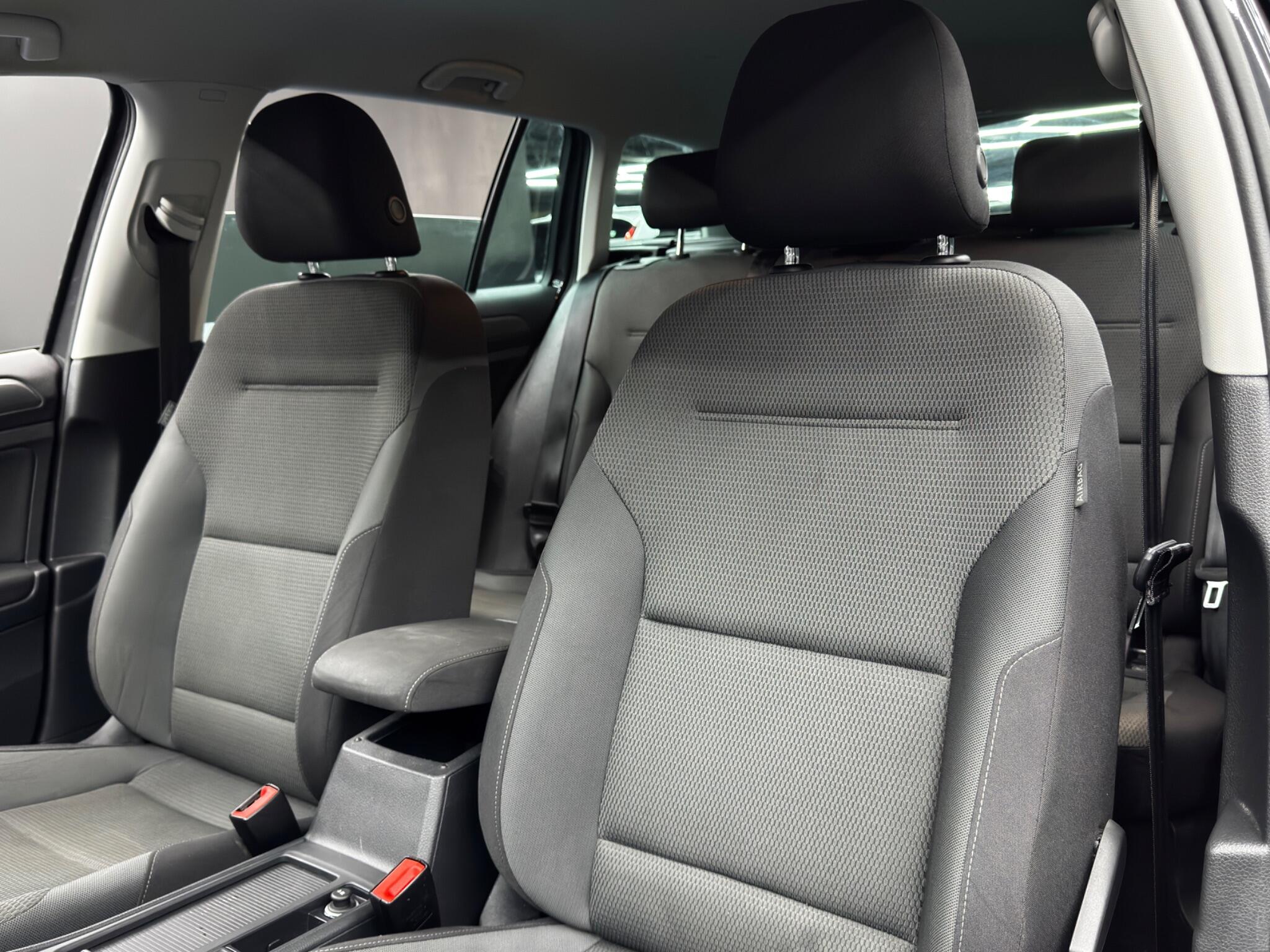 Volkswagen Golf view 13