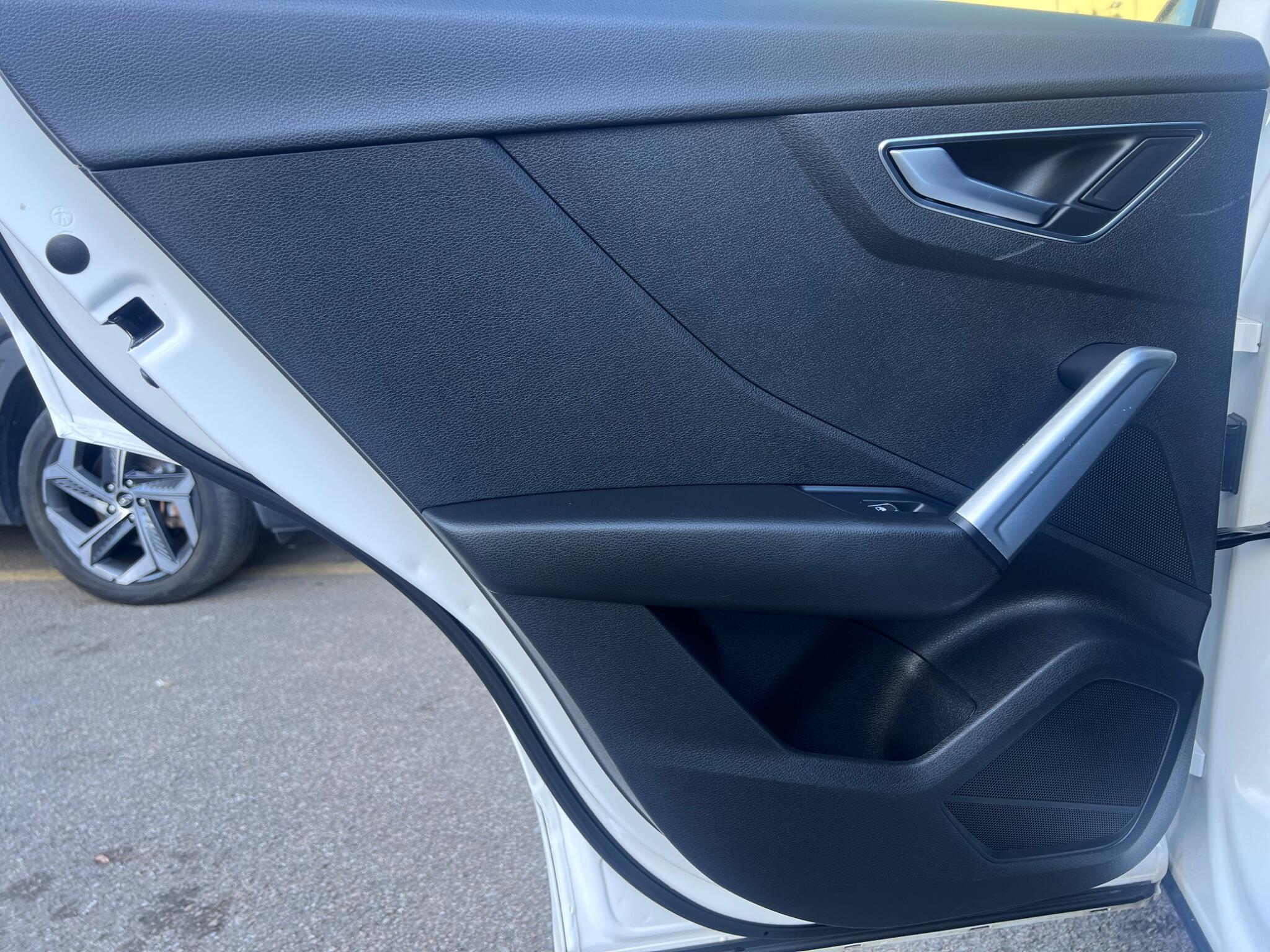 Audi Q2 view 33