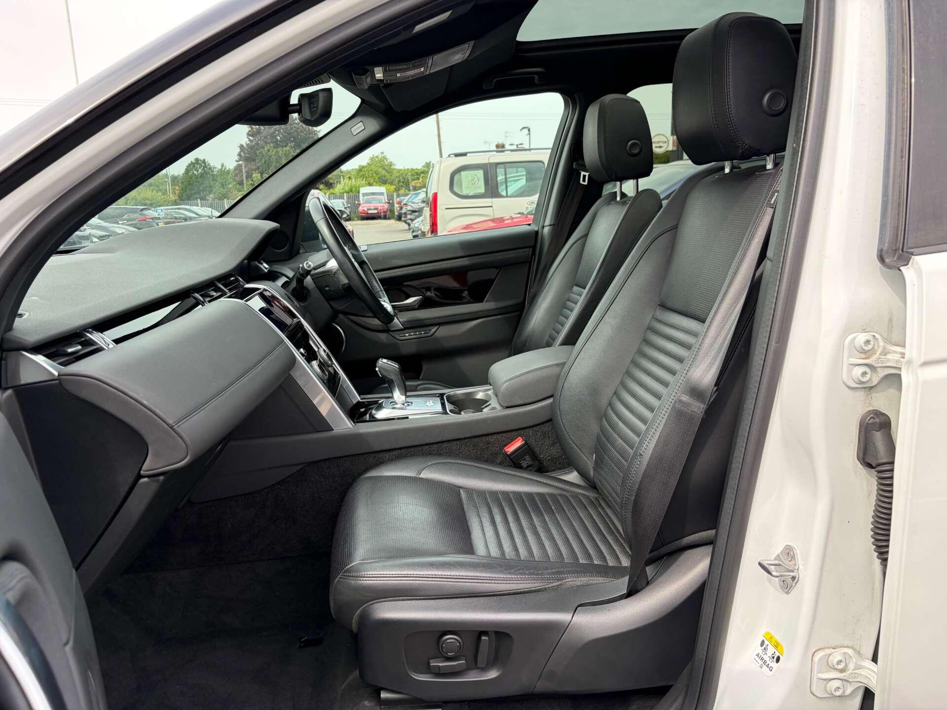 Land Rover Discovery Sport view 15