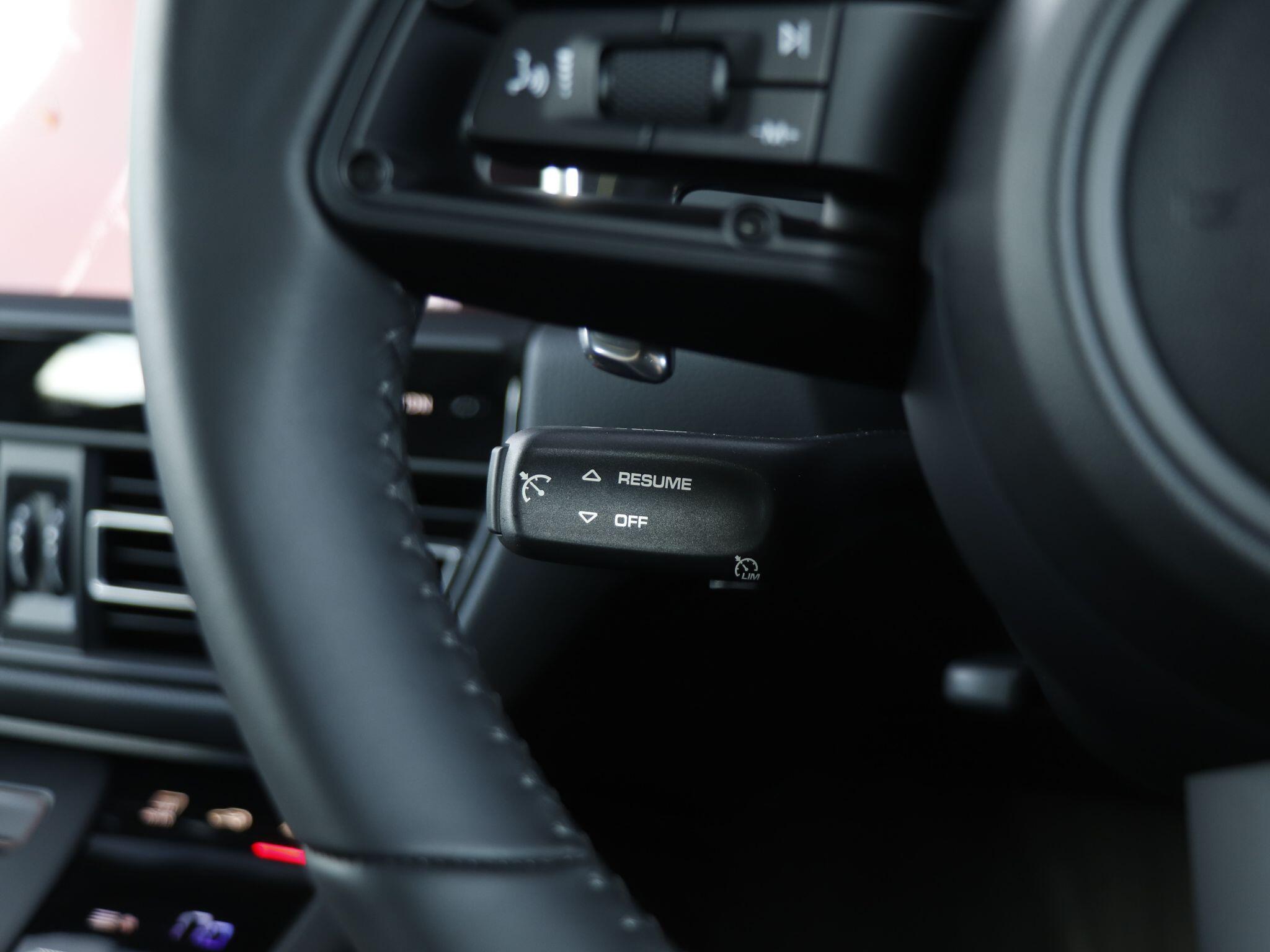 Porsche Macan view 19