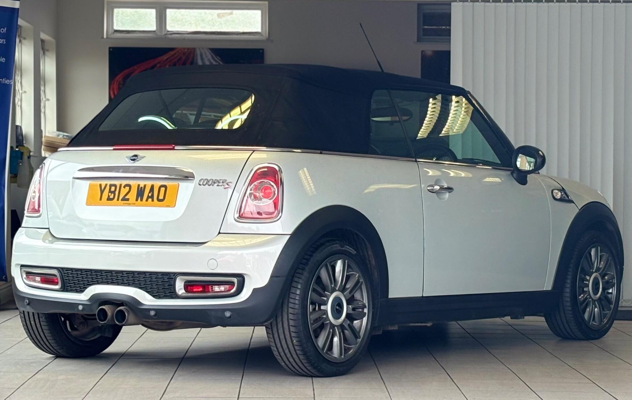 Mini Convertible view 10
