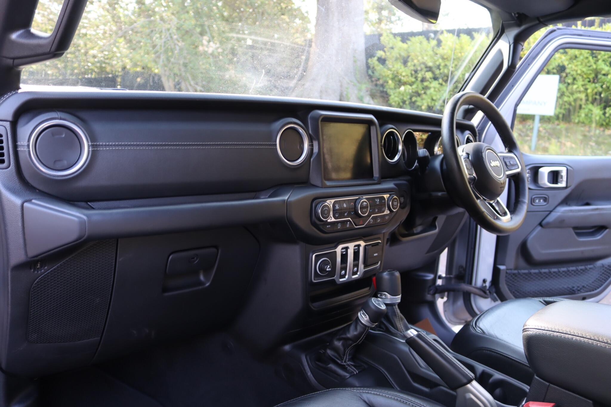 Jeep Wrangler view 29