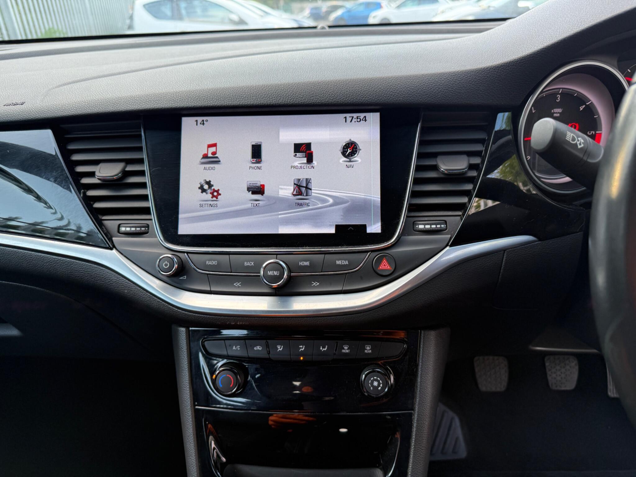 2017 Vauxhall Astra image 25
