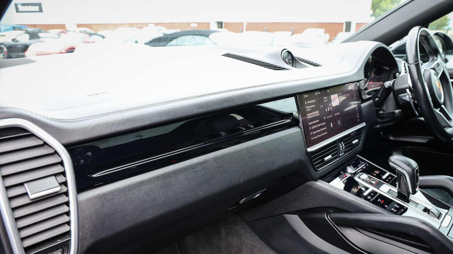 Porsche Cayenne view 14