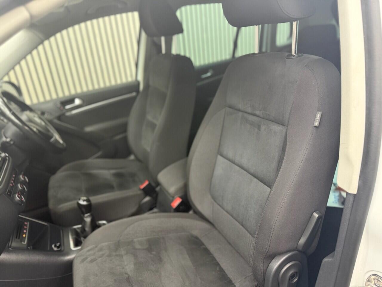 Volkswagen Tiguan view 6