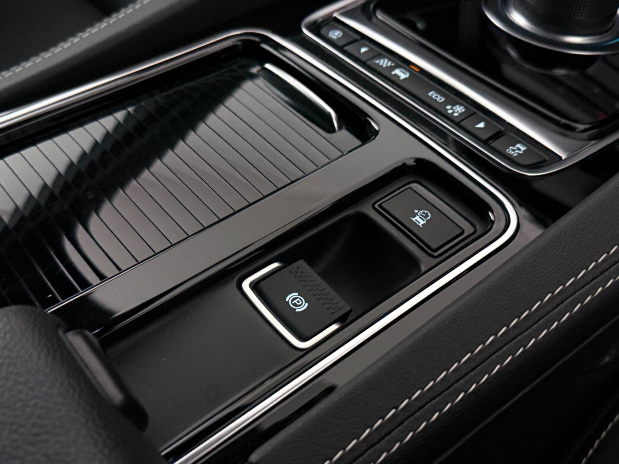 Jaguar F-Pace view 21
