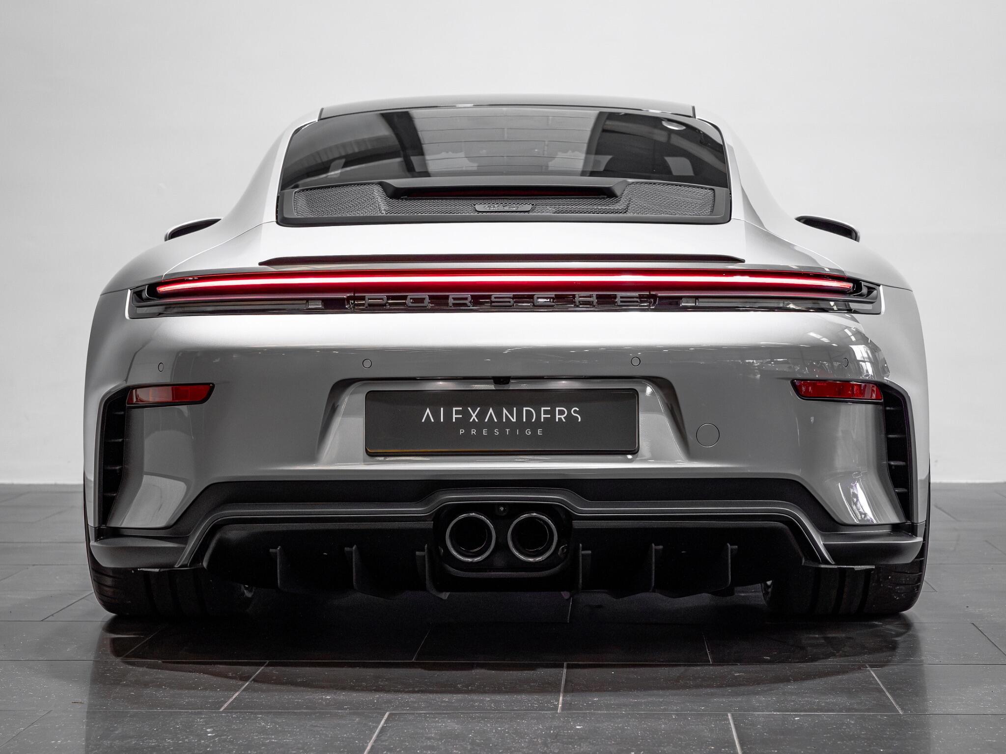 Porsche 911 view 10