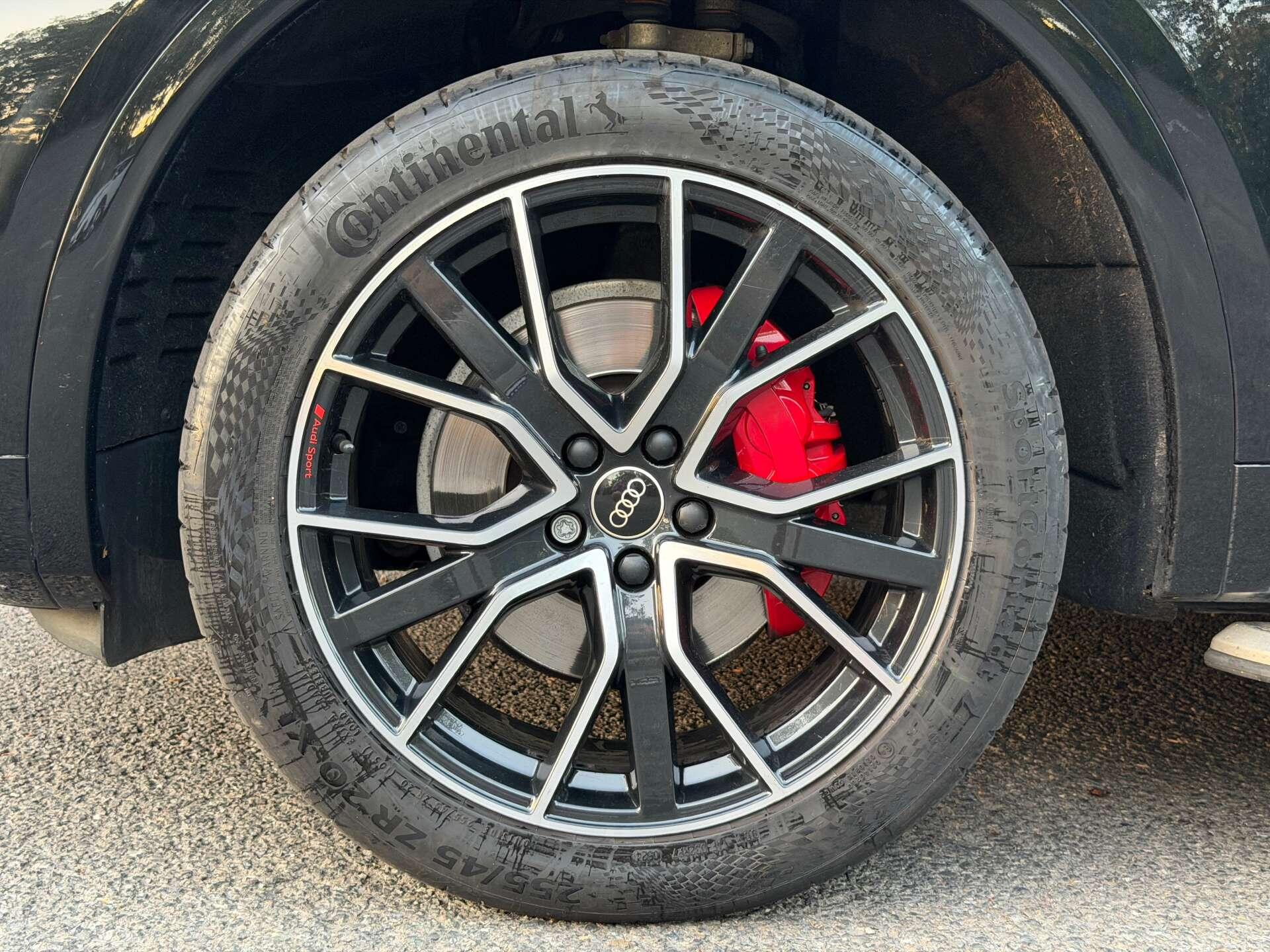 Audi Q5 view 44
