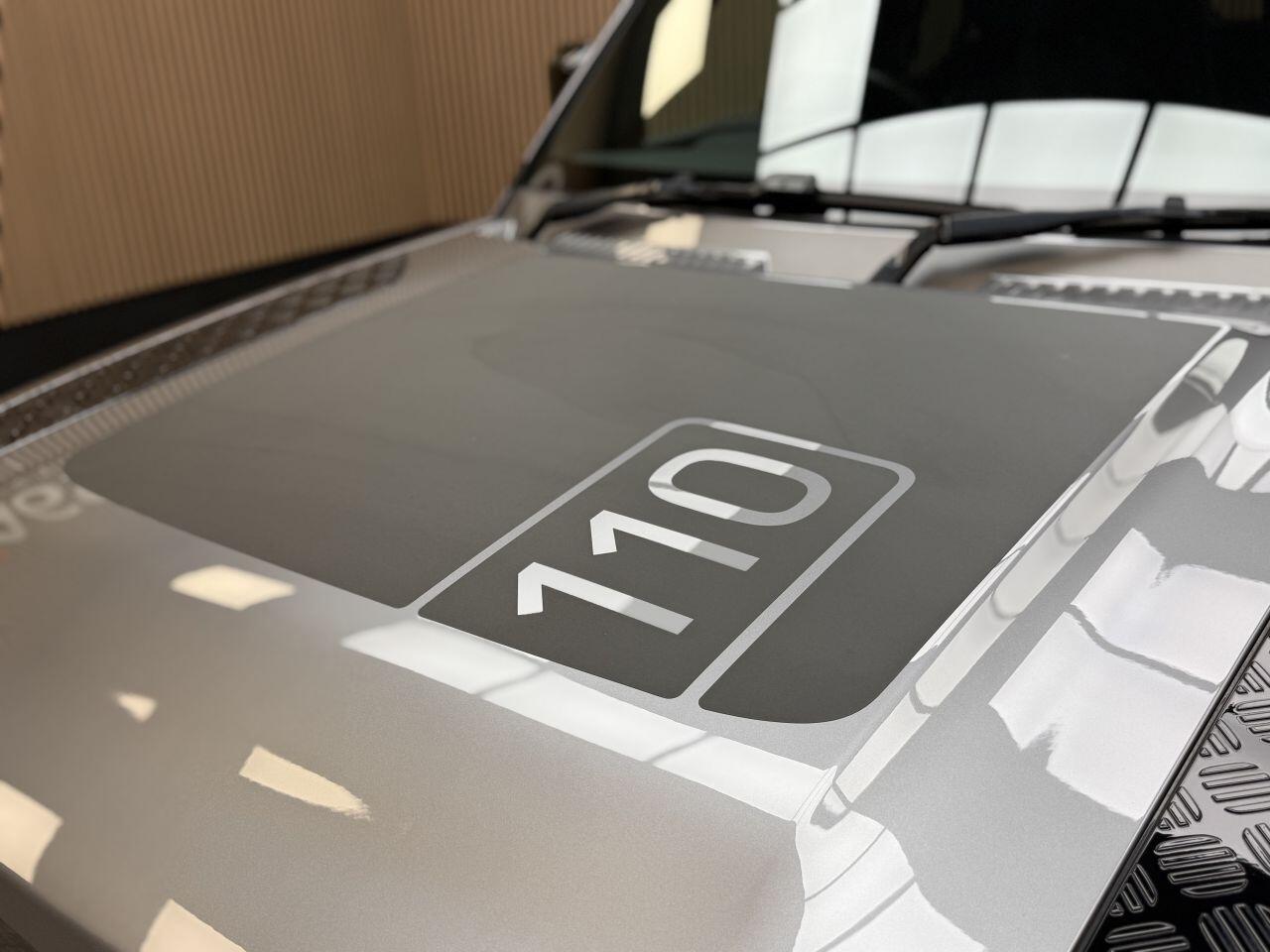 Land Rover Defender 110 view 19