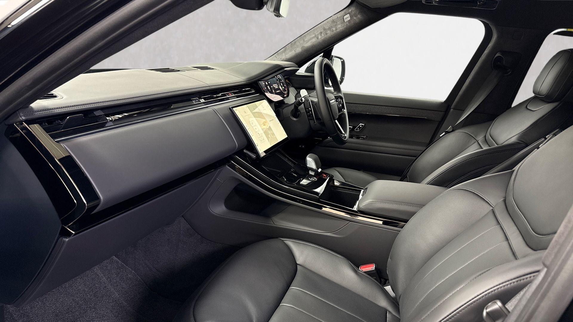 Land Rover Range Rover Sport view 3