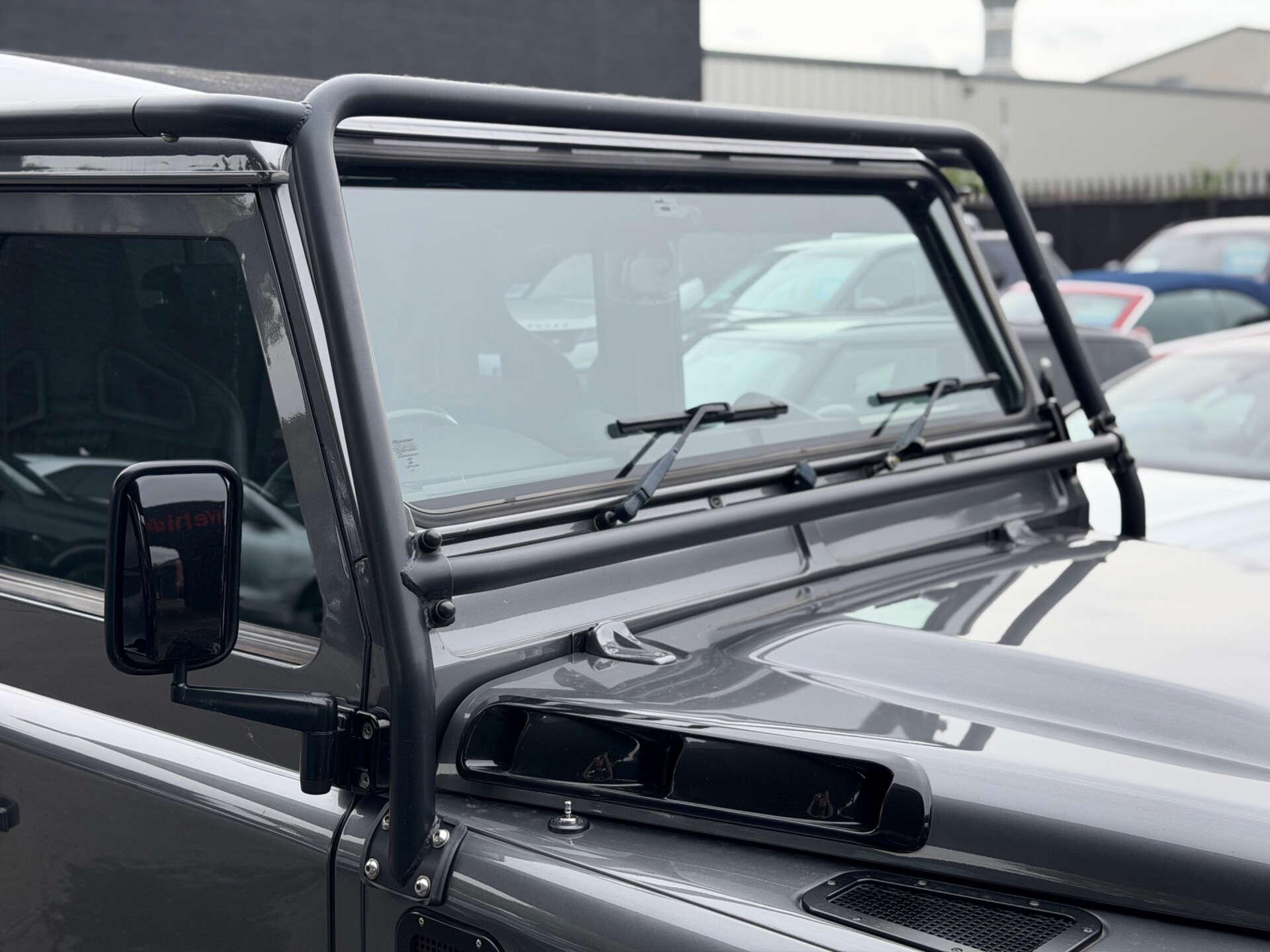 Land Rover Defender 110 view 23