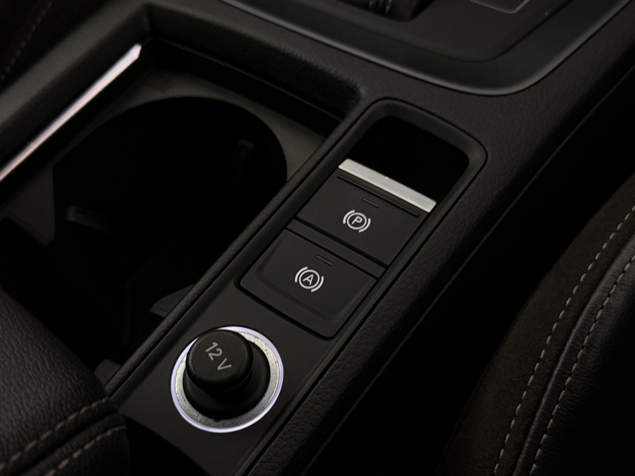 Audi Q3 view 20