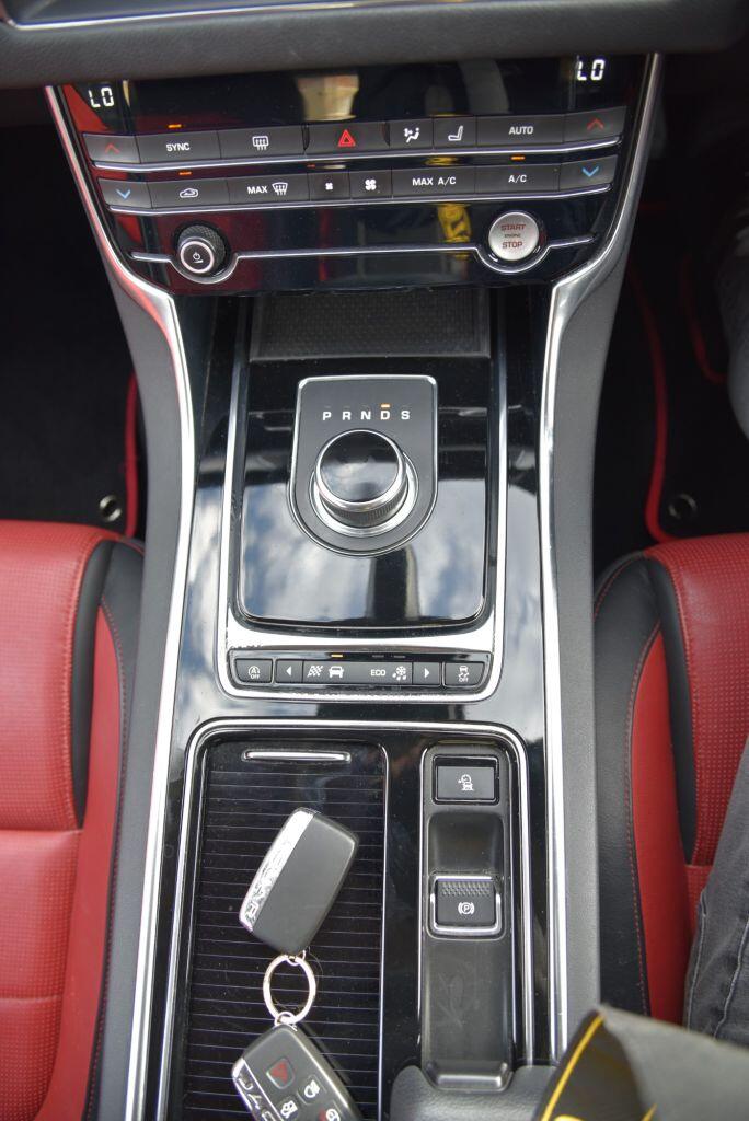Jaguar XF view 39