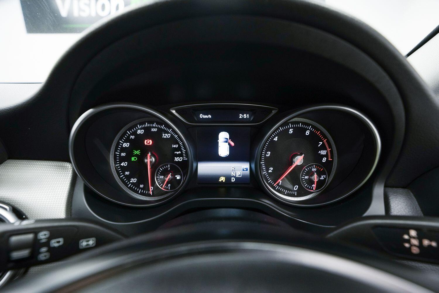 Mercedes-Benz Gla view 22