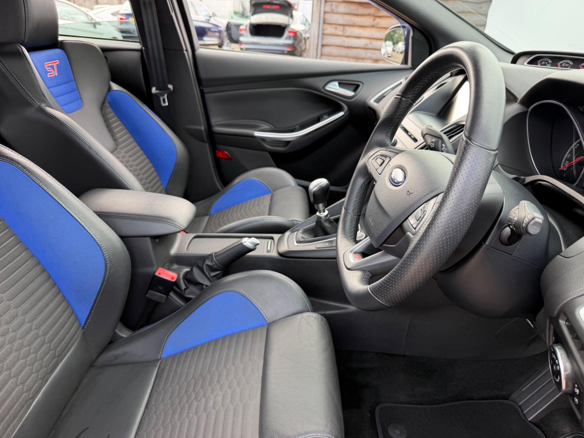 Ford Focus view 18