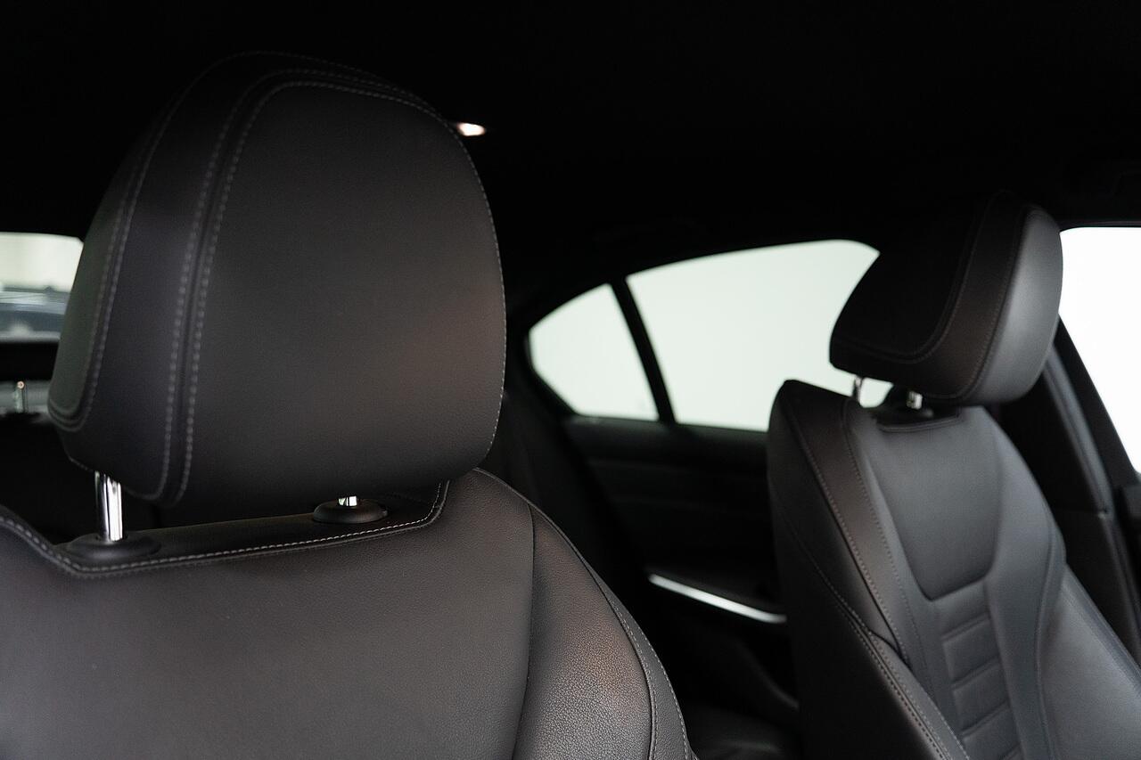 BMW 3 Series view 3