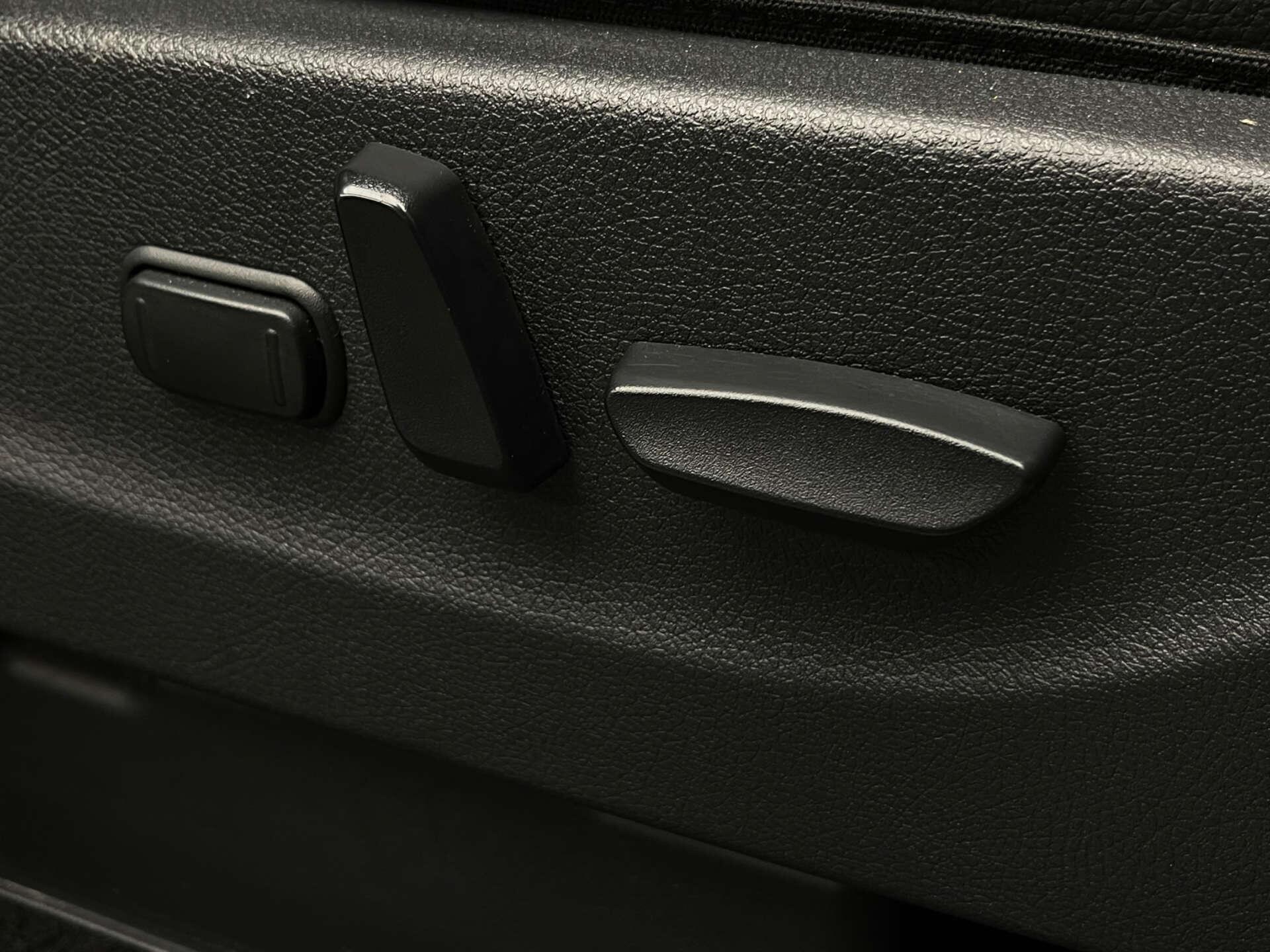 Mercedes-Benz X Class view 19