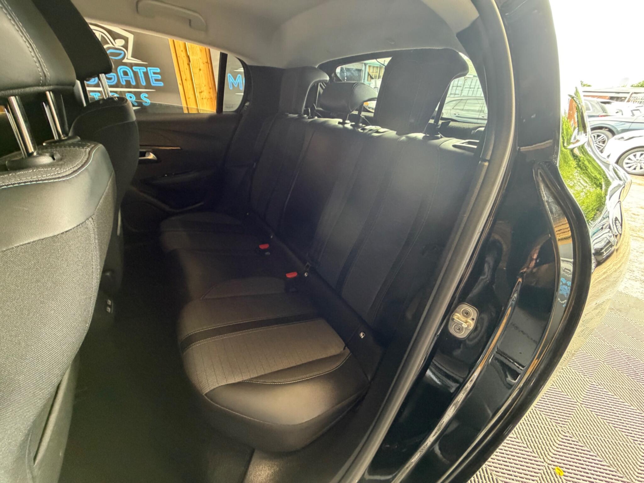 Peugeot 208 view 24