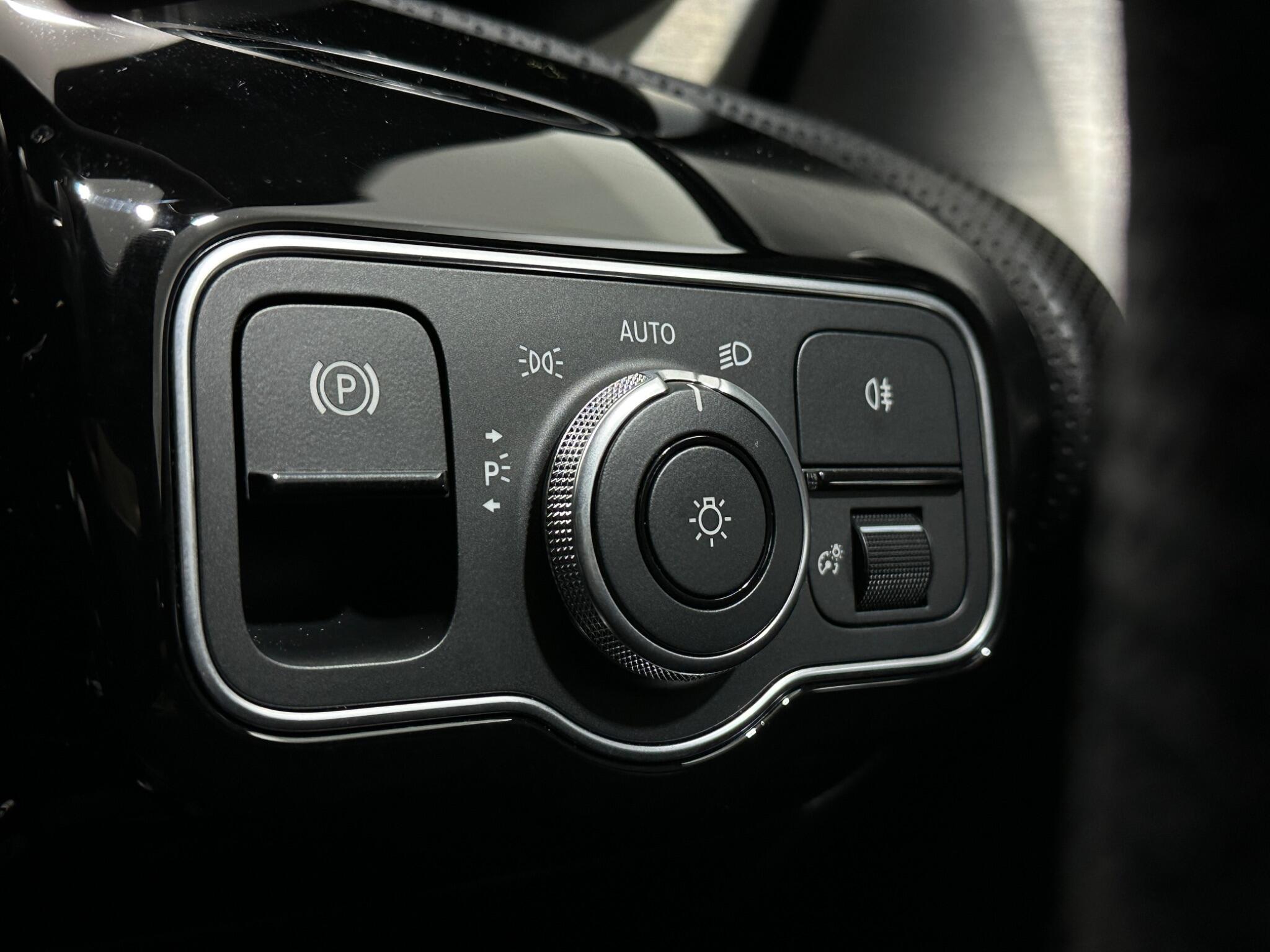 Mercedes-Benz Mercedes-Benz CLA view 18