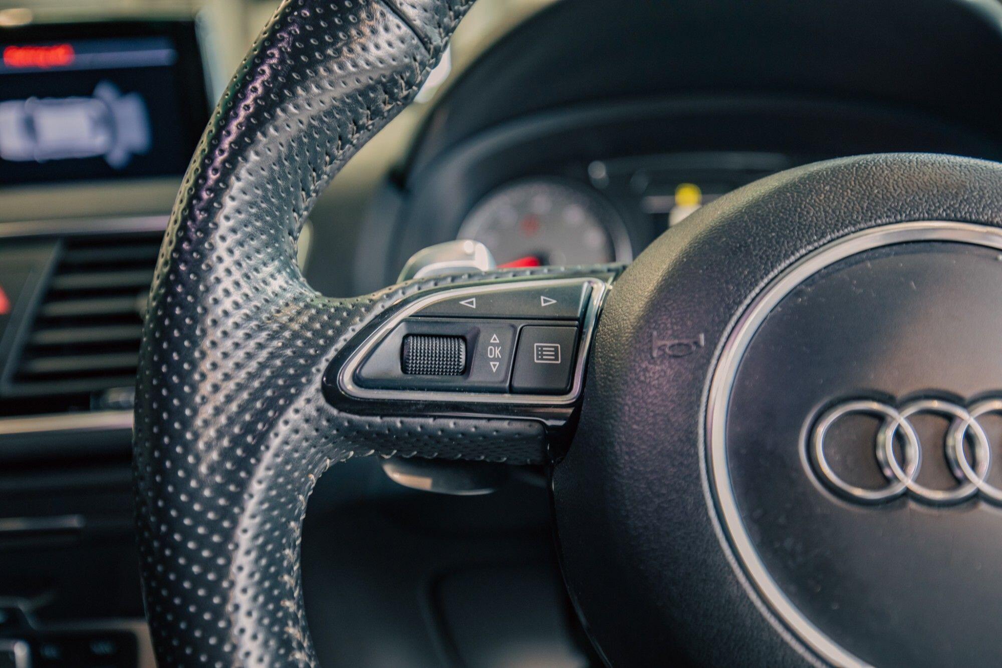Audi RS Q3 view 11