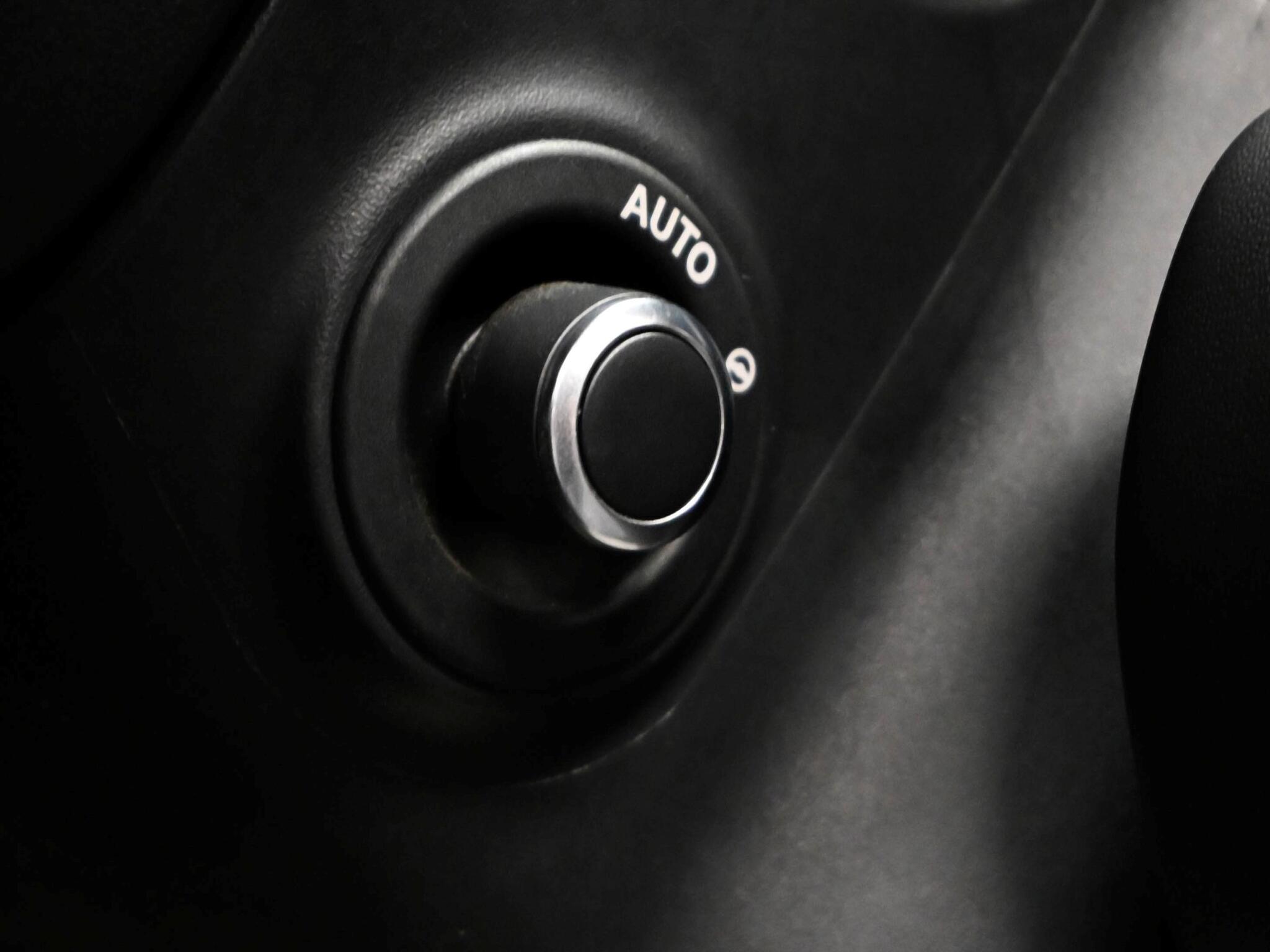 Land Rover Defender view 18