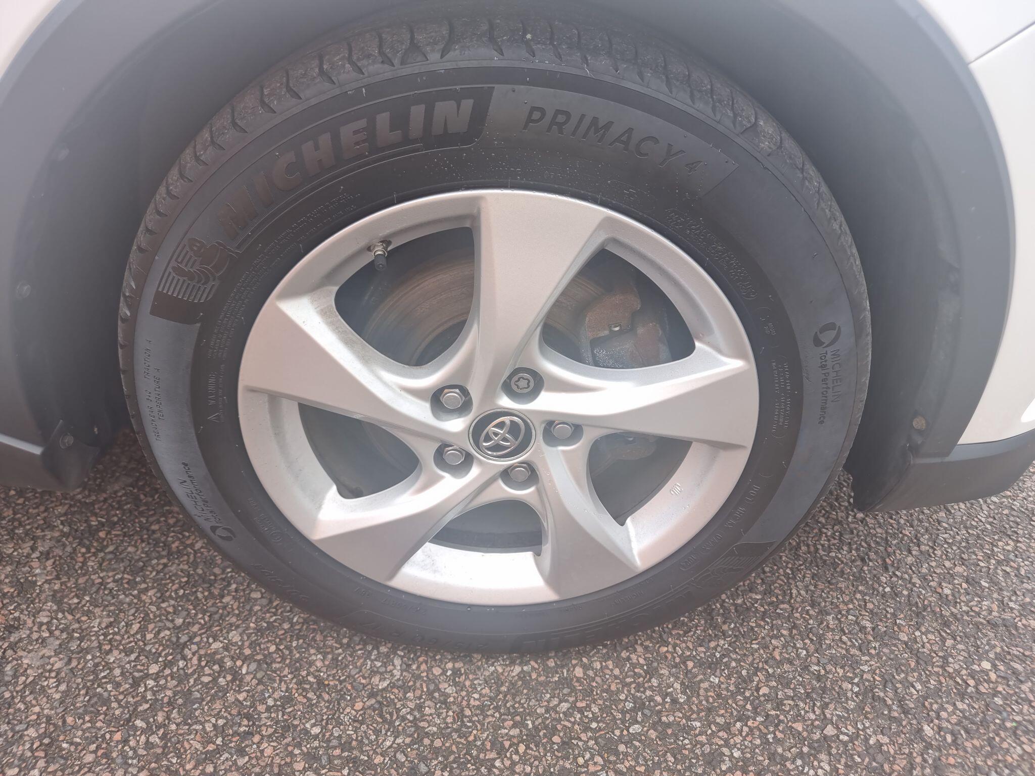Toyota C-HR view 11