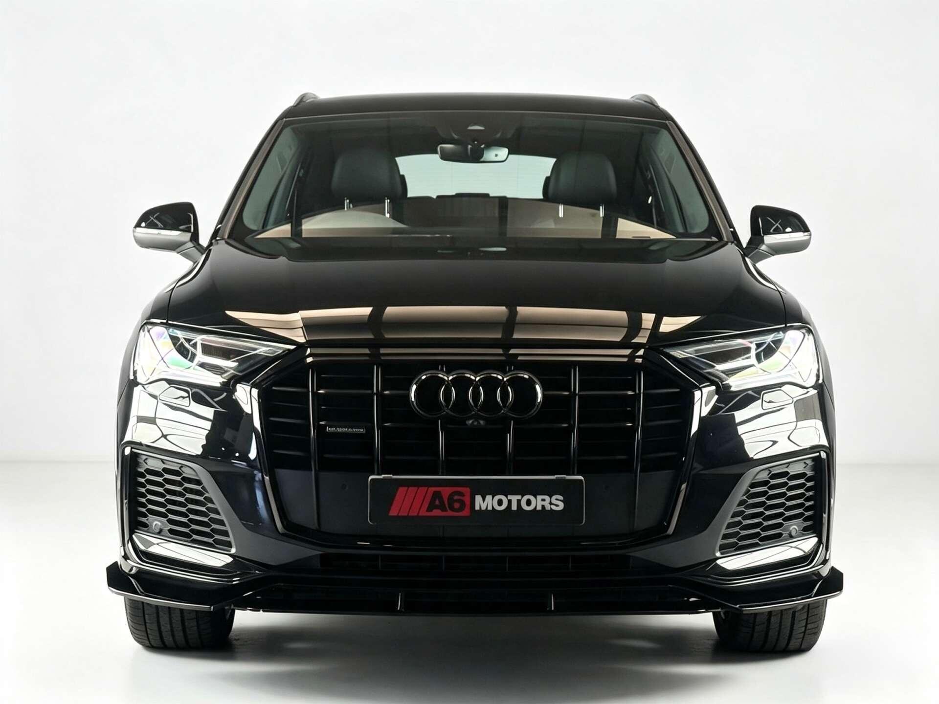 Audi Q7 view 6